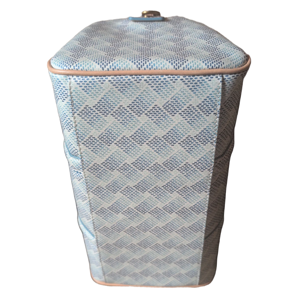 bottom of Kurt Geiger Camden Boston Bowling Bag