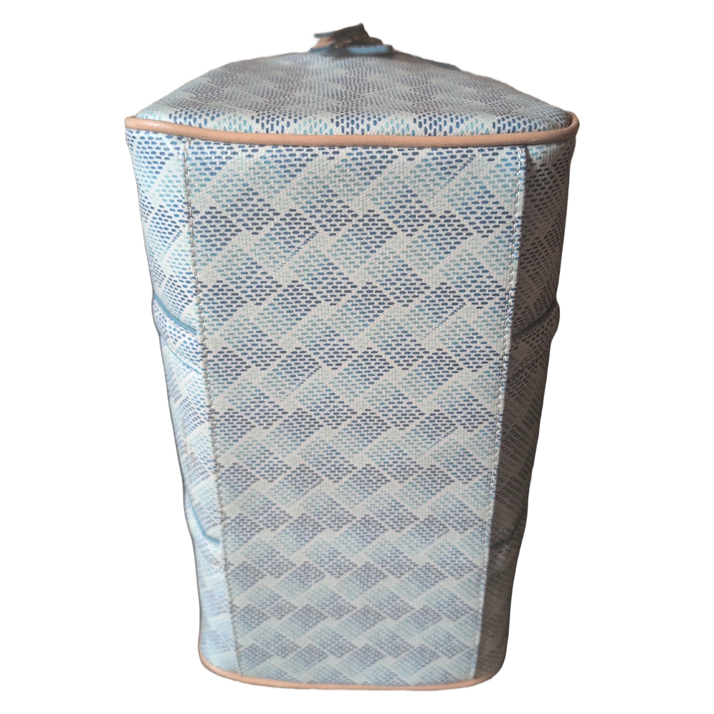 bottom and xorners of Kurt Geiger Camden Boston Bowling Bag