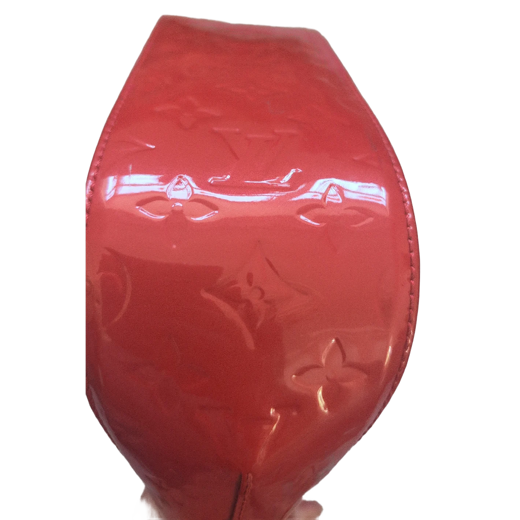 bottom of Pre-owned Louis Vuitton Bellflower Red Bag