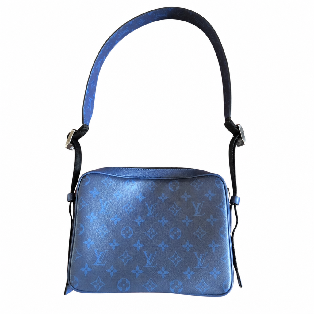 back Louis Vuitton Outdoor Messenger – Blue Taïga Leather Monogram Eclipse Blue