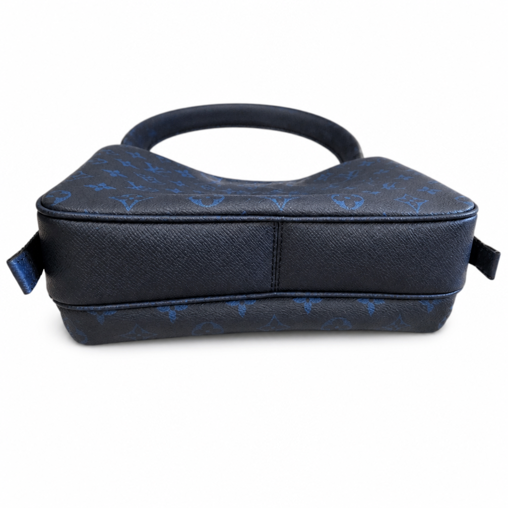 bottom Louis Vuitton Outdoor Messenger – Blue Taïga Leather Monogram Eclipse Blue