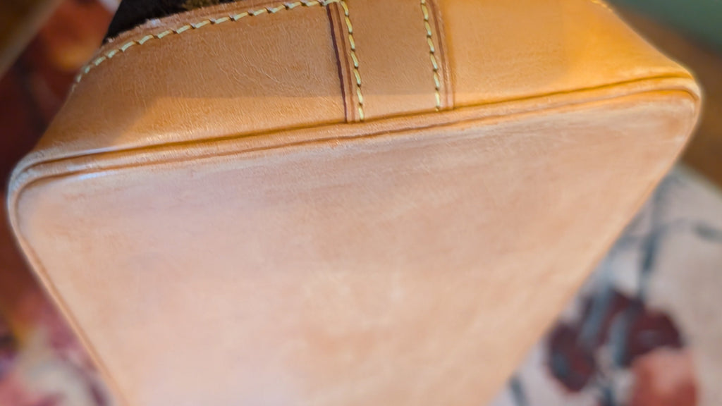 close up of corner condition Pre-owned Louis Vuitton Alma PM Monogram Canvas
