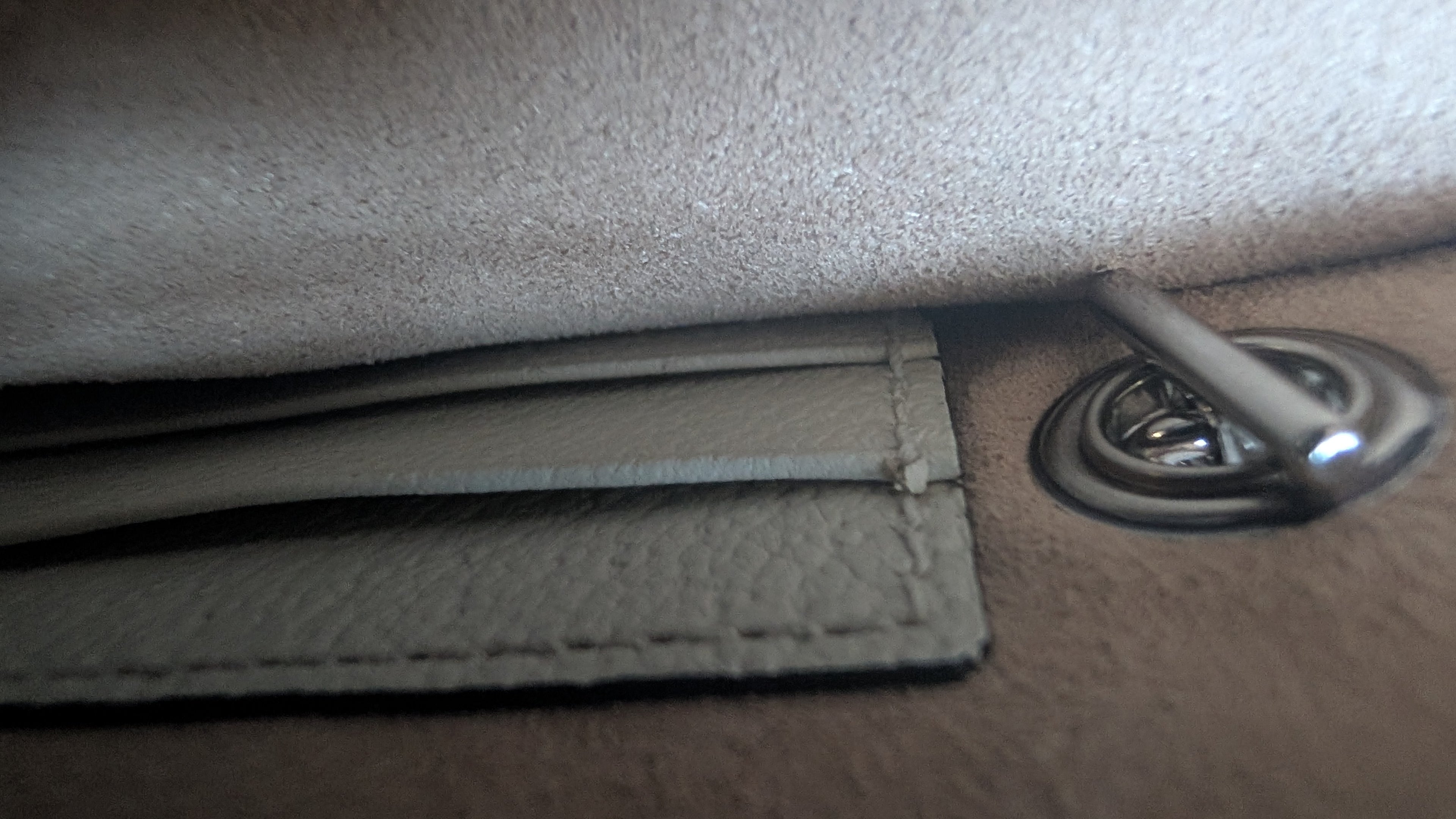 internal pocket for the Pre-owned Gucci Strawberry Cross Body Bag 