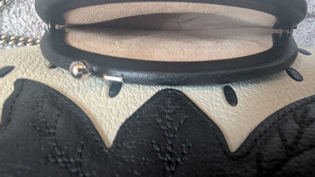 Pre-owned Gucci Strawberry Cross Body Bag Black & White