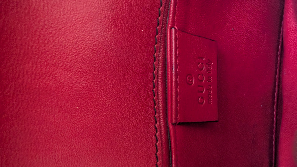 Close-up of  Pre-owned Gucci Red Emily Leather Gold Hardware Handbag Crossbody Bag brand label