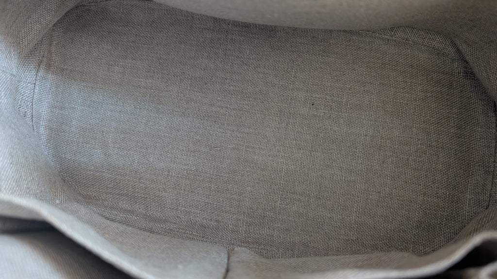 showing inside of Pre-Owned Gucci GG Medium Red Top Handle Bag Guccissima