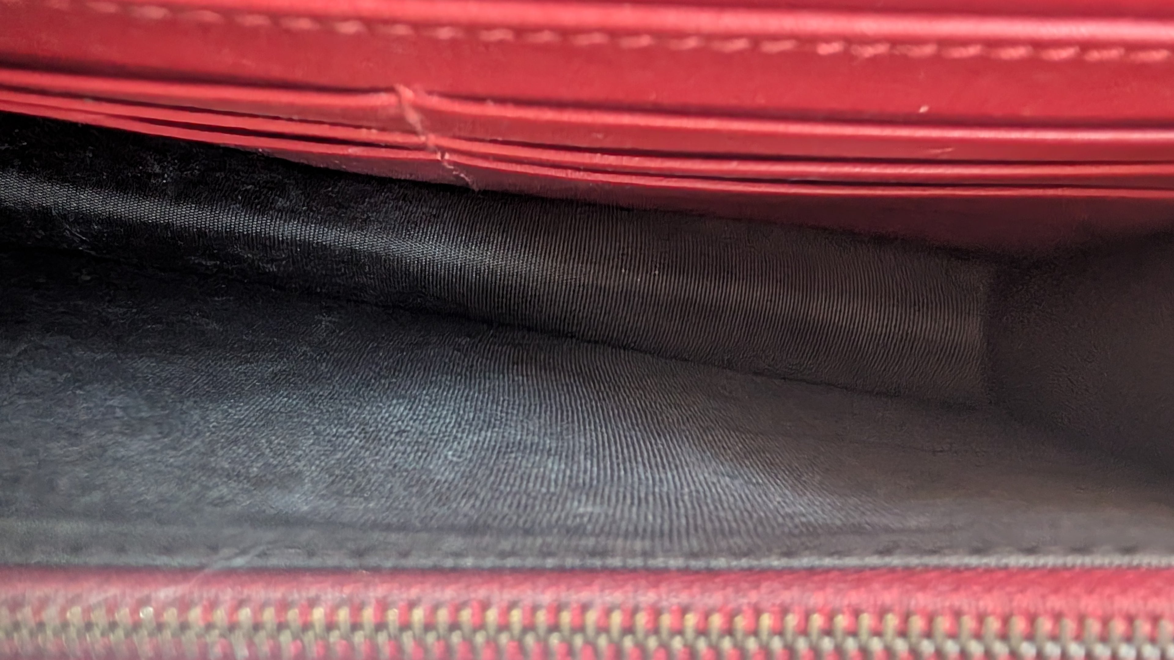 inside Pre-owned Gucci Queen Bee On Removable Chain bag