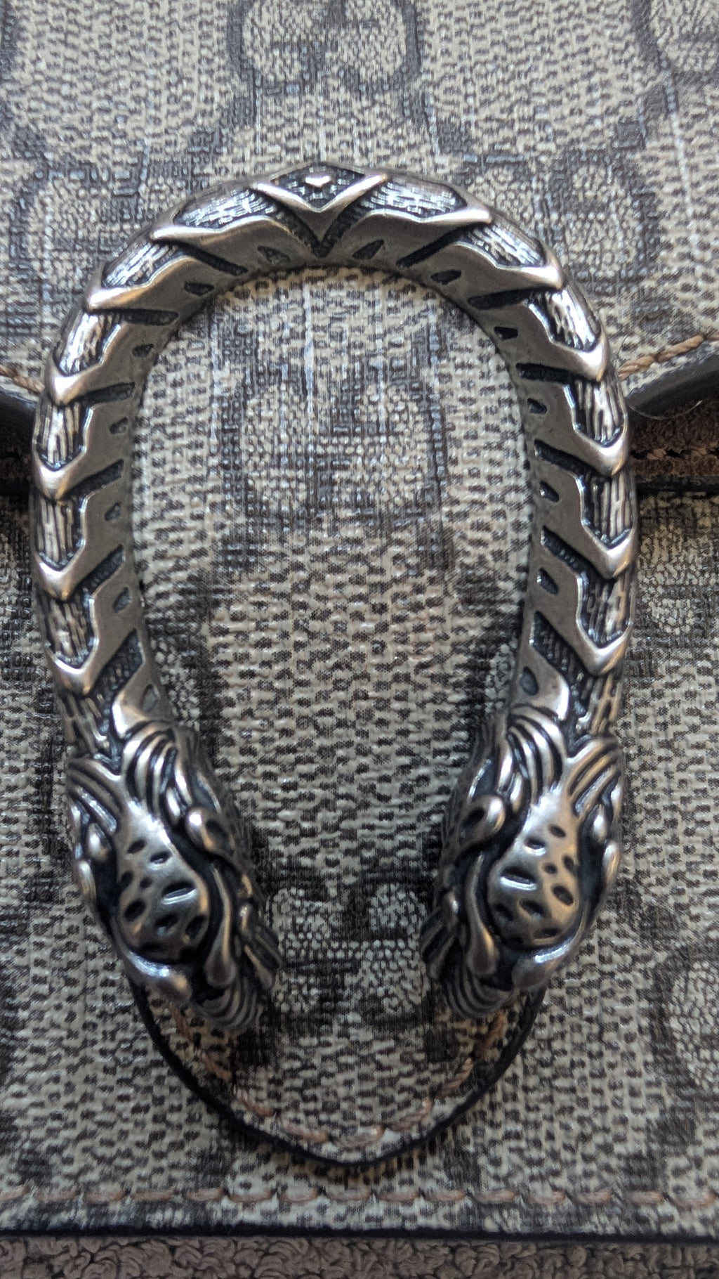 close up dionysus clasp Pre-owned Small GG Supreme Mini Dionysus Crossbody
