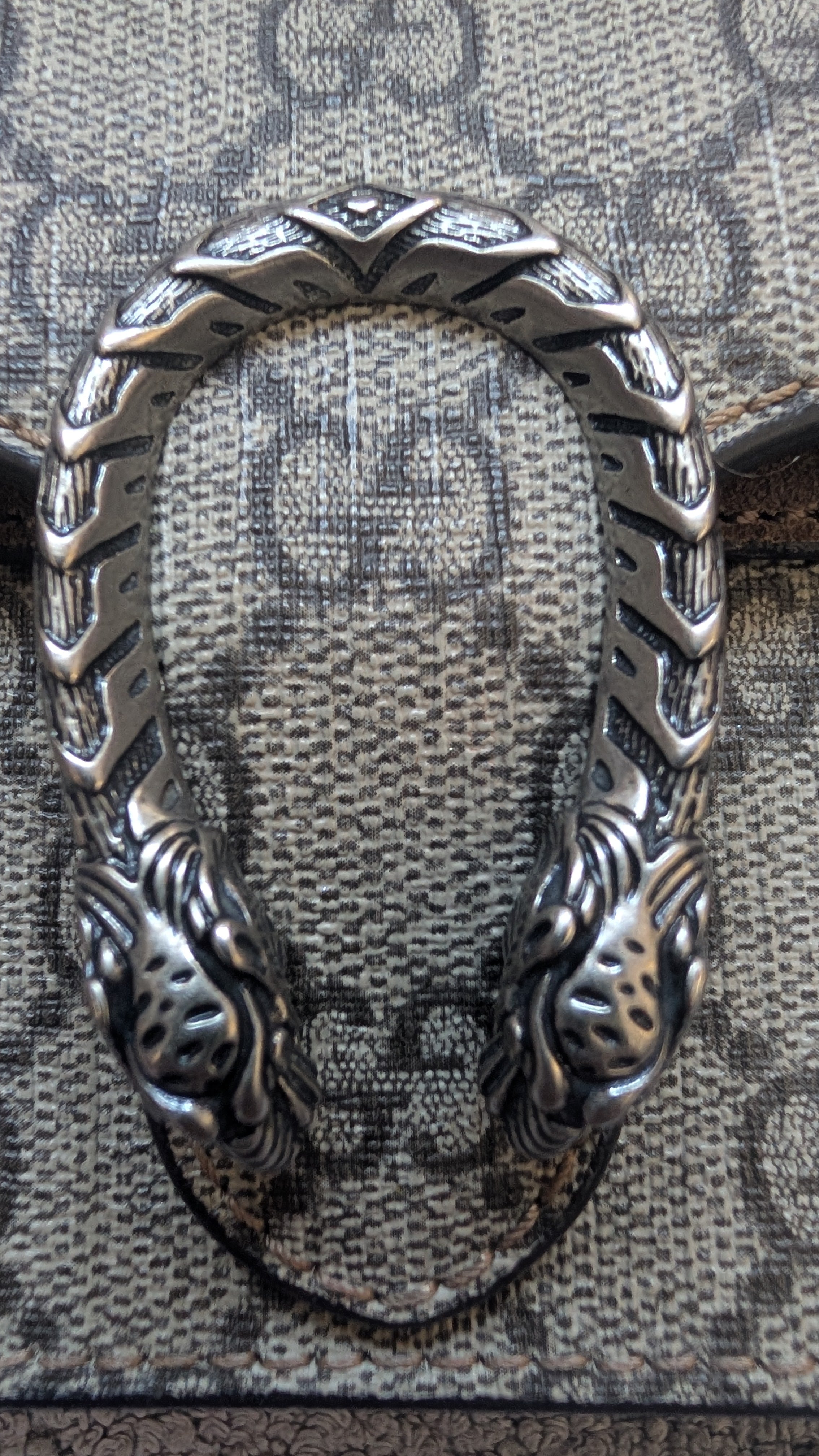 close up dionysus clasp Pre-owned Small GG Supreme Mini Dionysus Crossbody