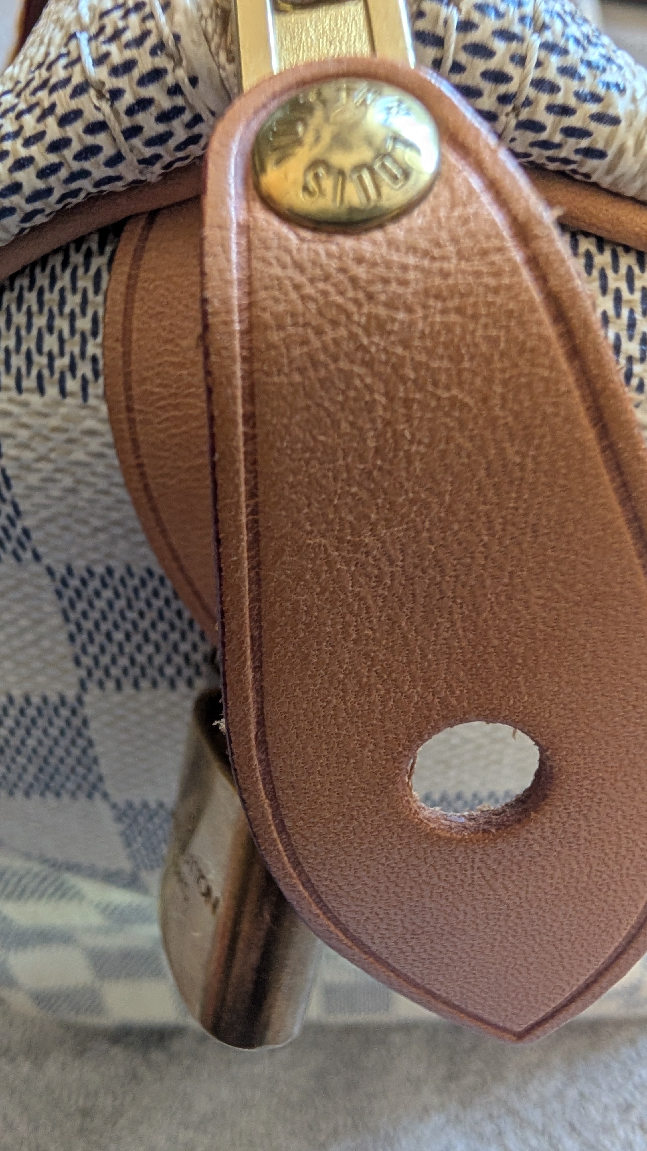 view of hardware Pre-owned Louis Vuitton Speedy 30 Damier Azur Canvas Hand Bag