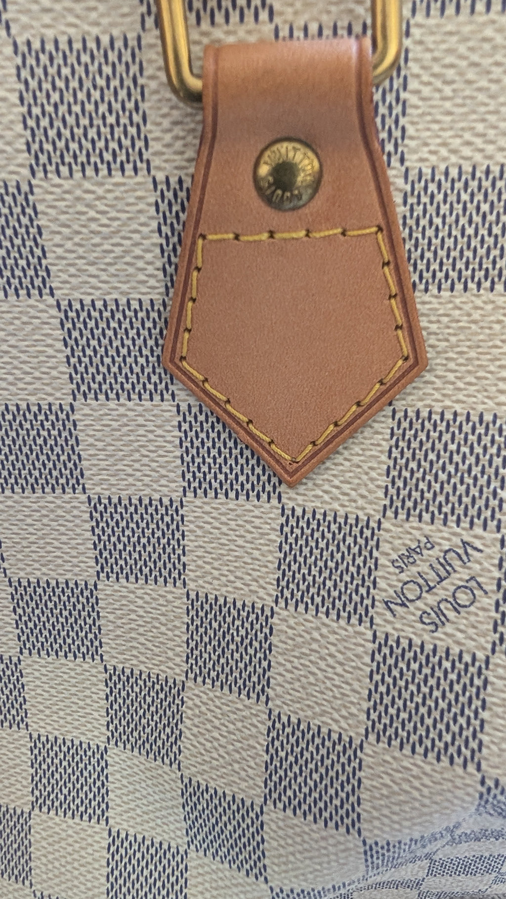 close upd of leather Pre-owned Louis Vuitton Speedy 30 Damier Azur Canvas Hand Bag