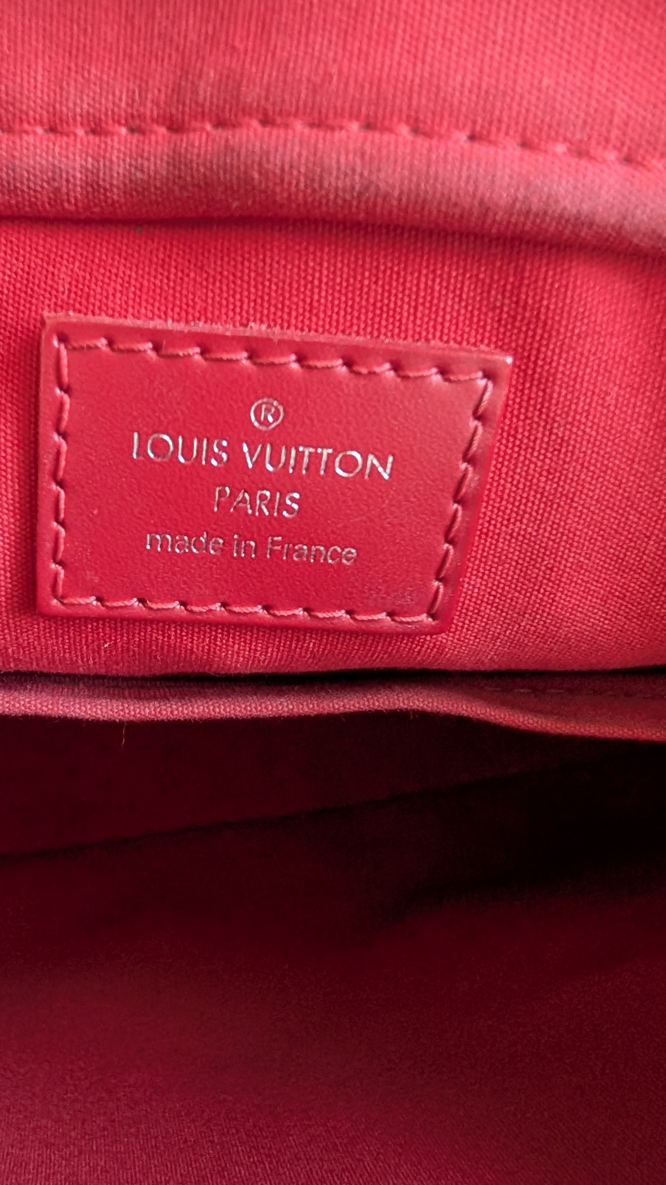 close up of the internal label Pre-owned LOUIS VUITTON Rouge Epi Leather Turenne Bag