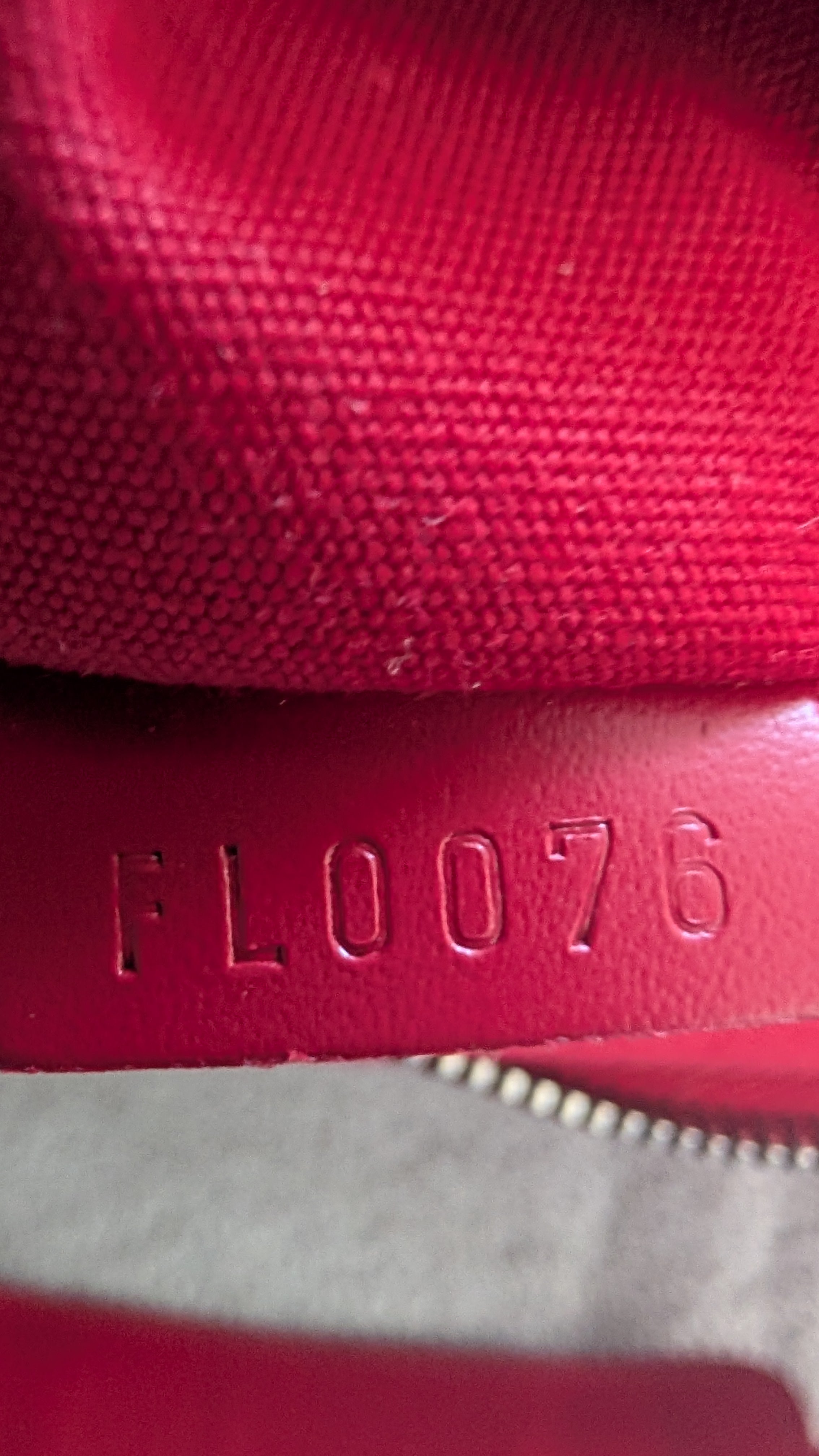 close up of the serial number for Pre-owned LOUIS VUITTON Rouge Epi Leather Turenne Bag