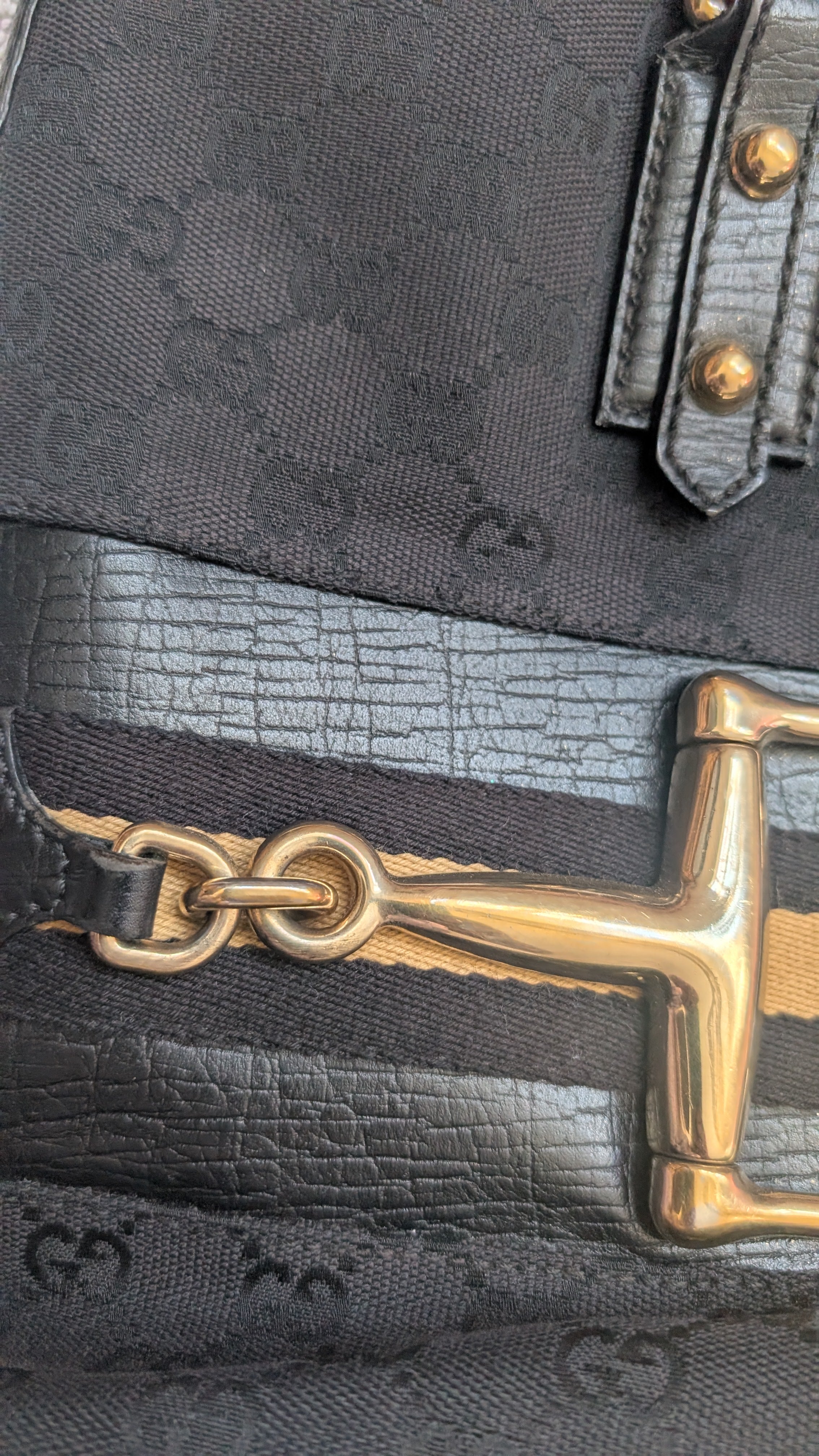 close up of horsebit hardware Pre-Owned Gucci Horsebit Black Tote