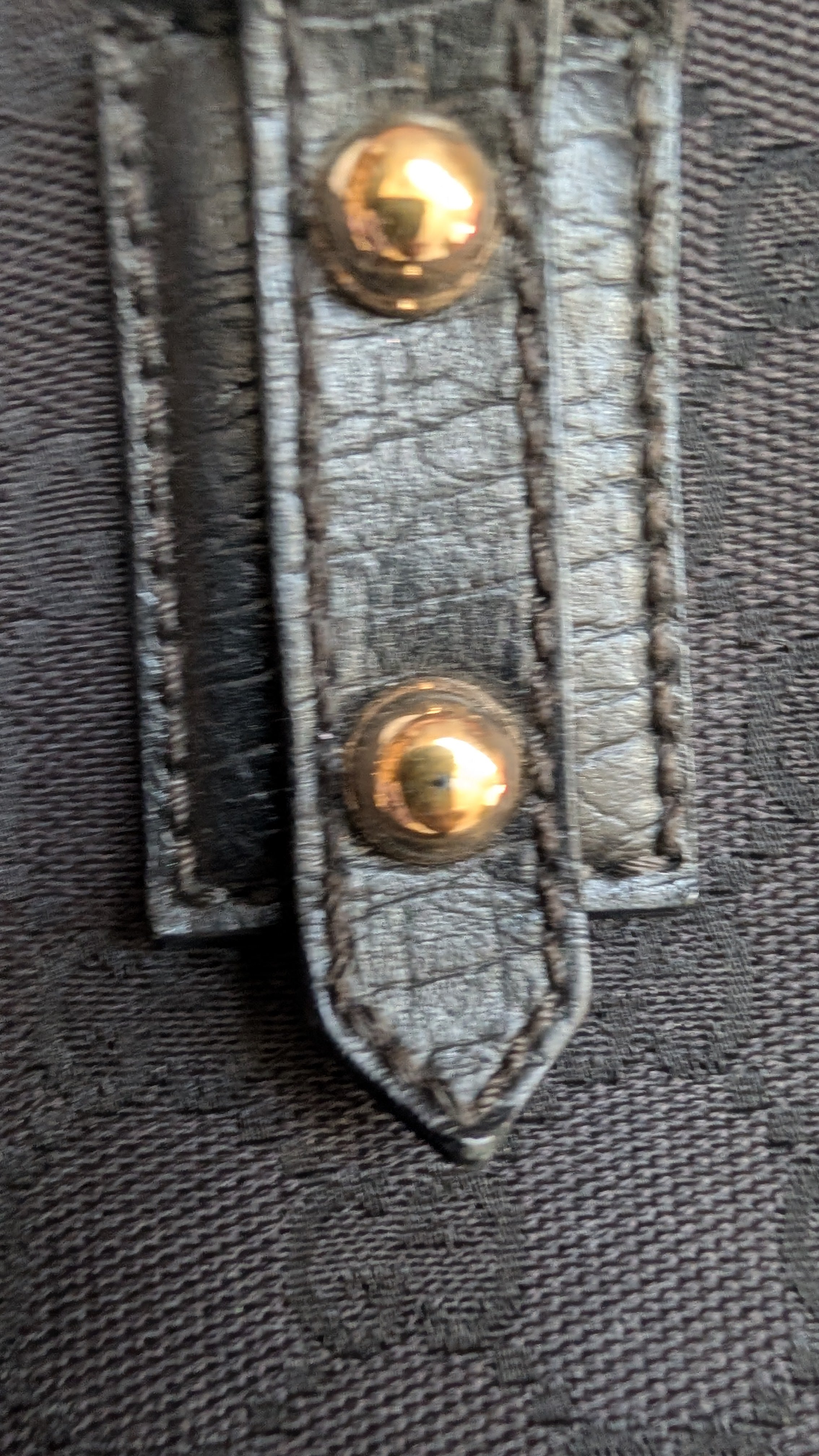 close up of gold stud Pre-Owned Gucci Horsebit Black Tote