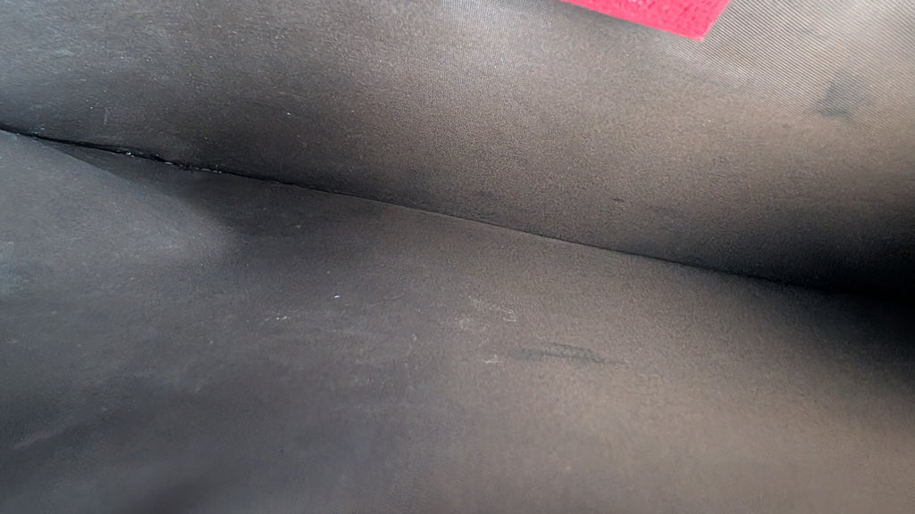 inside view of Pre-owned Gucci GG Supreme Tian Clutch Bag