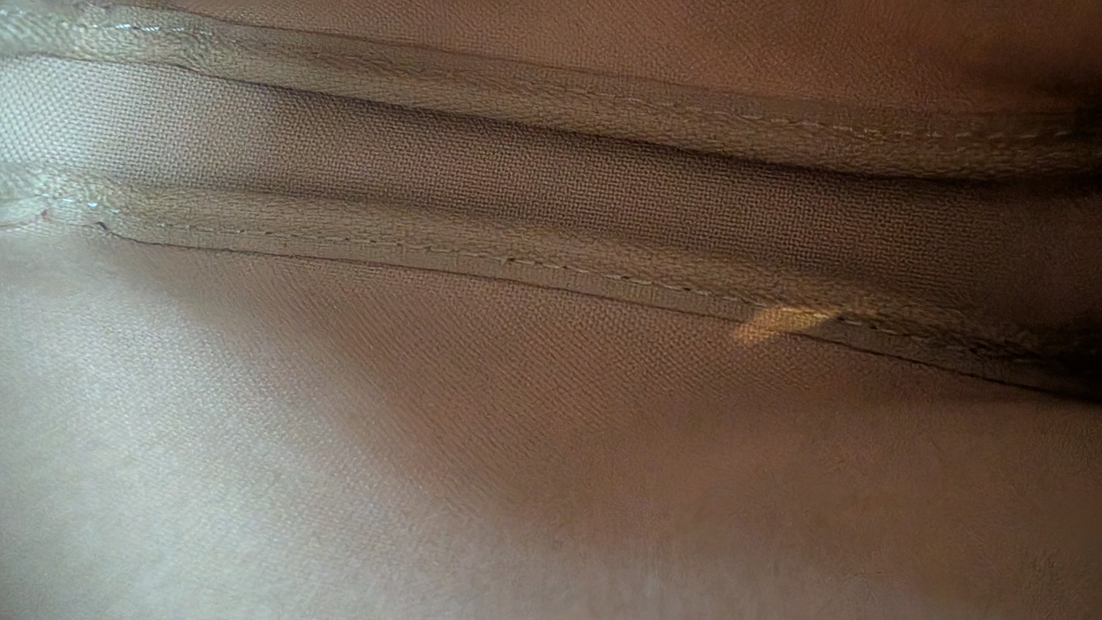 close up of ghd inside of Pre-owned Louis Vuitton Mini Pochette Damier AZUR Canvas