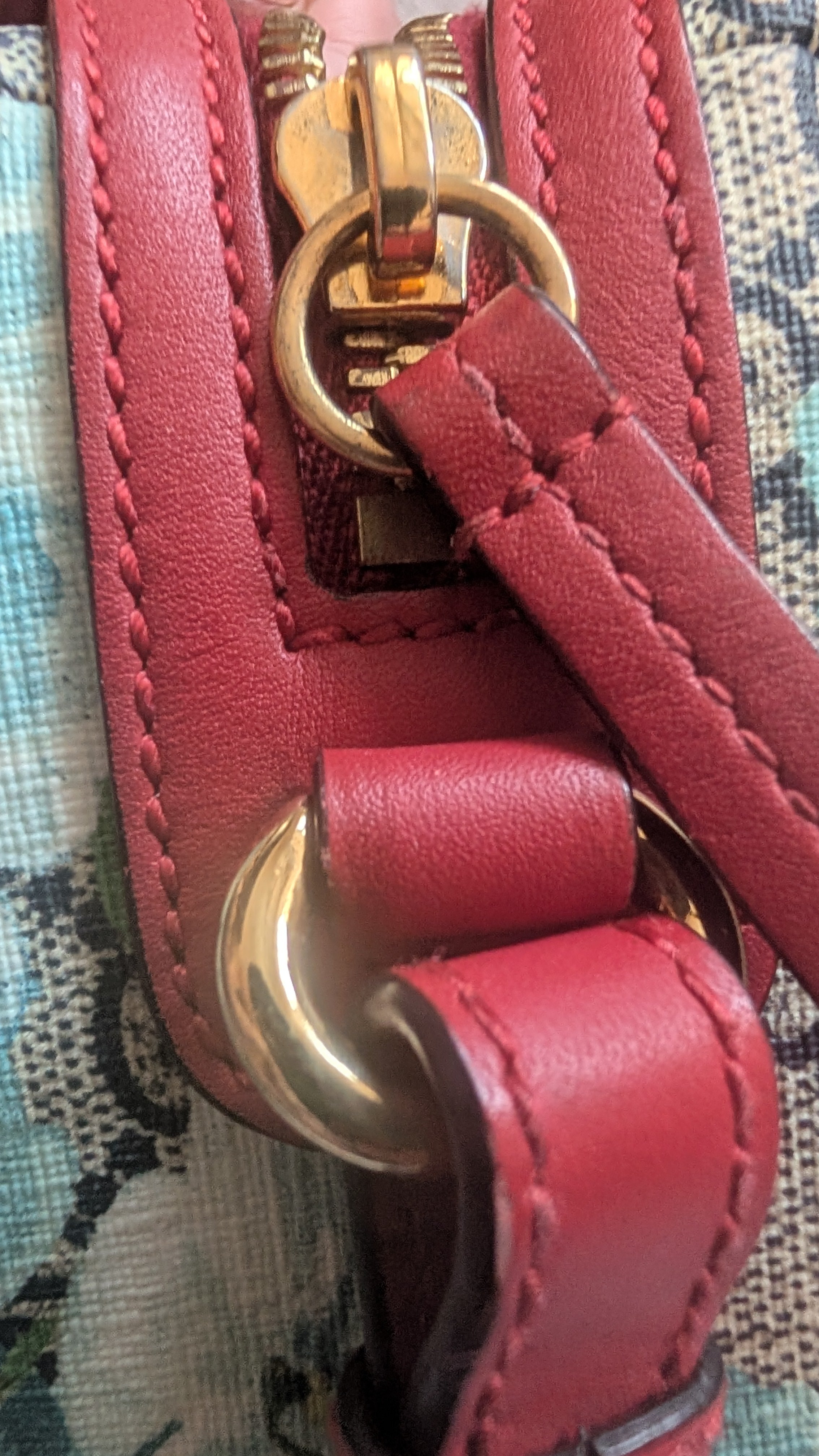 close up of Gucci GG Supreme Blooms Mini Boston bag