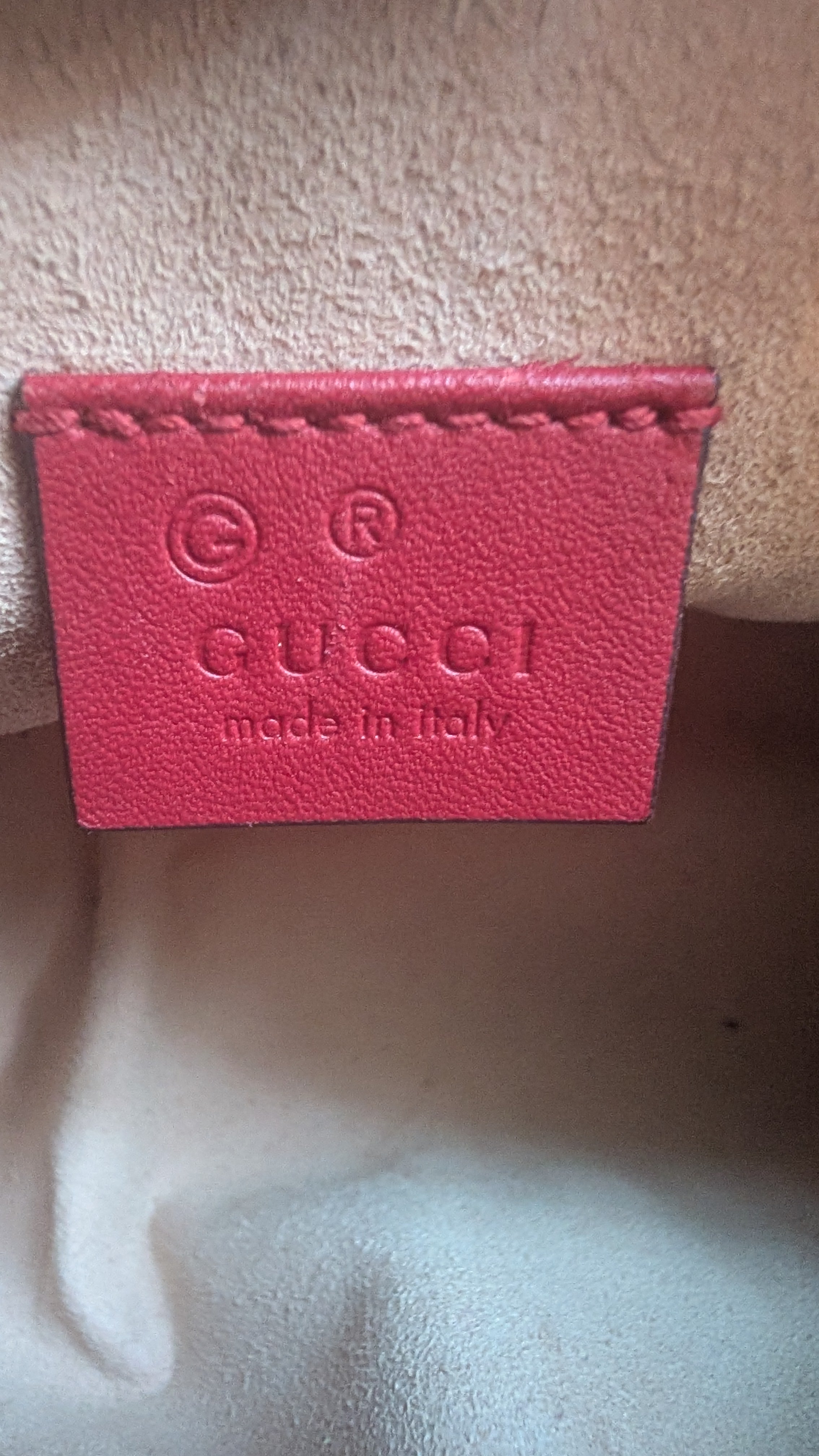 close up of thd inside label Gucci GG Supreme Blooms Mini Boston bag