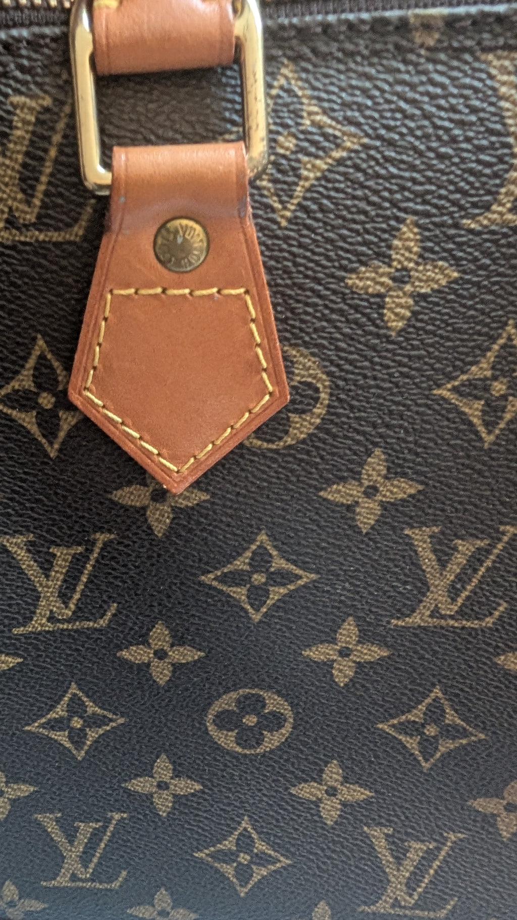 close up of leather condition Pre-owned Louis Vuitton Alma PM Monogram Canvas