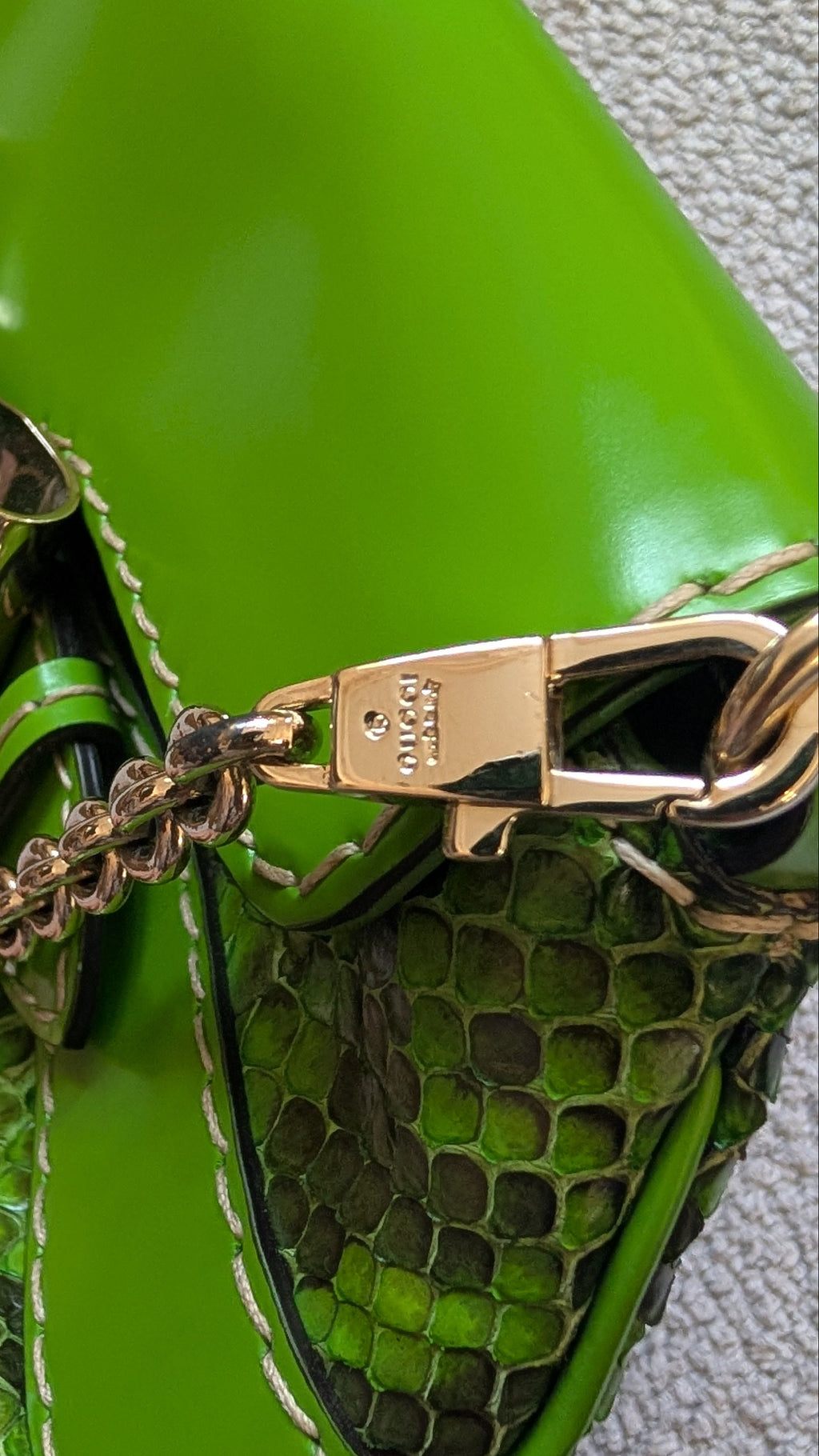 chain handle for Pre-owned Gucci Green & Black Clutch Snake Print