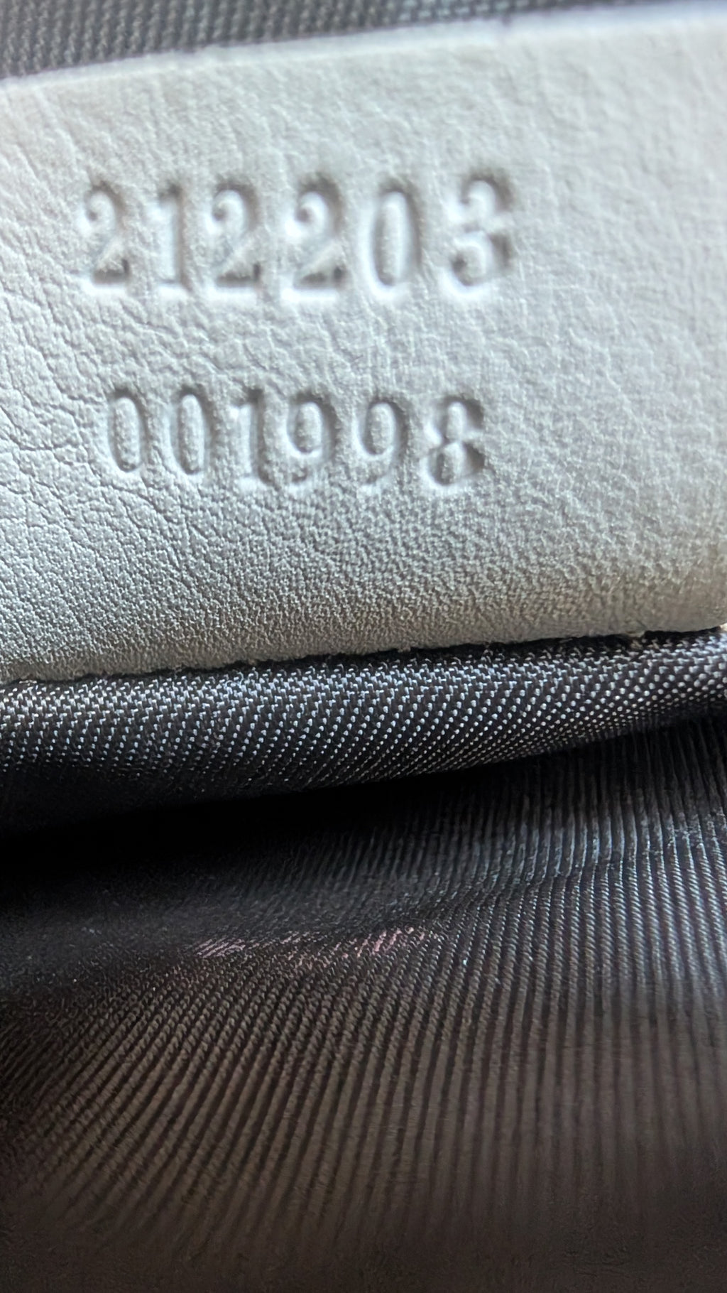 serial number for Pre-Owned Gucci Beige Leather Pouch Clutch