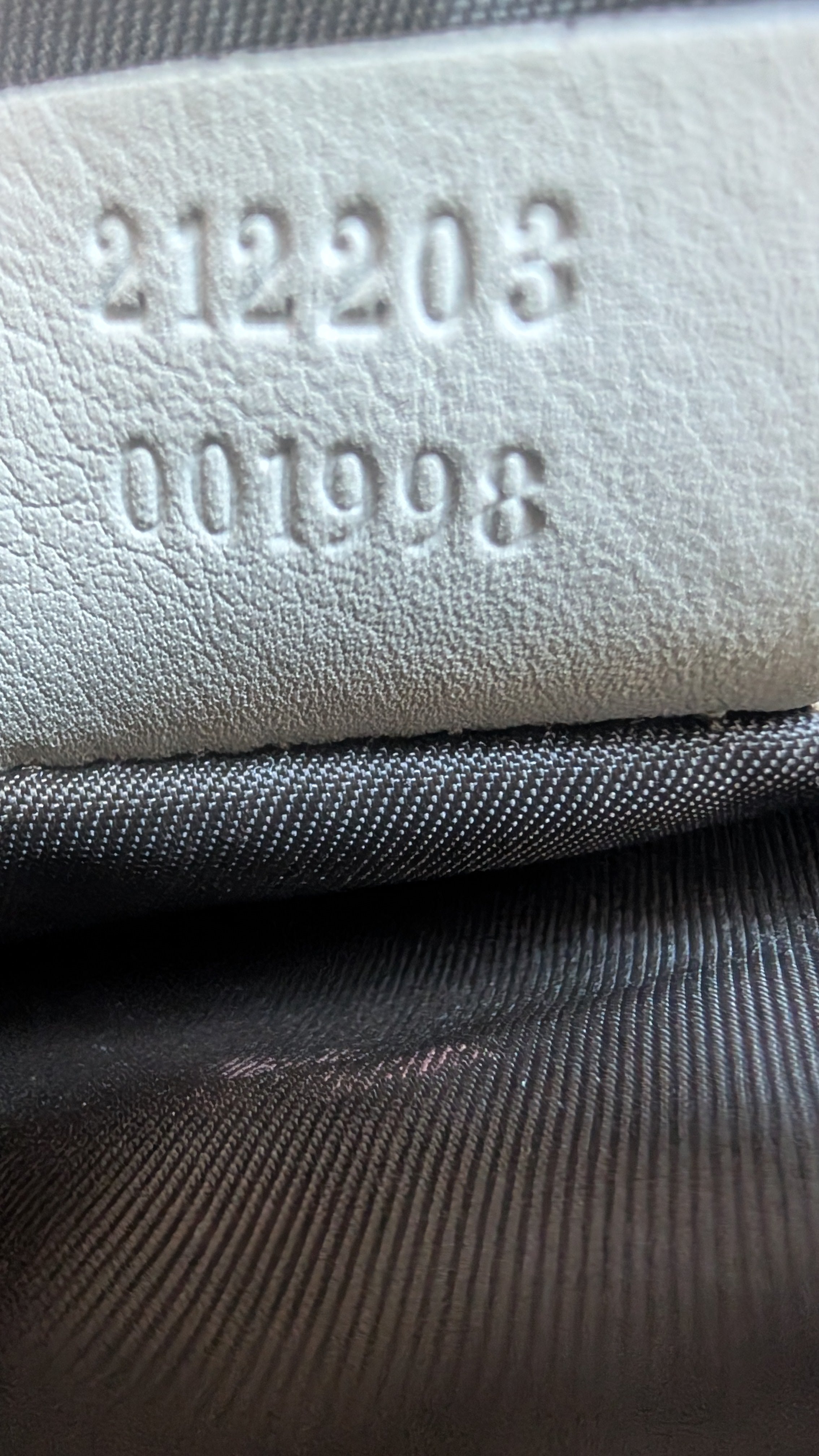 serial number for Pre-Owned Gucci Beige Leather Pouch Clutch