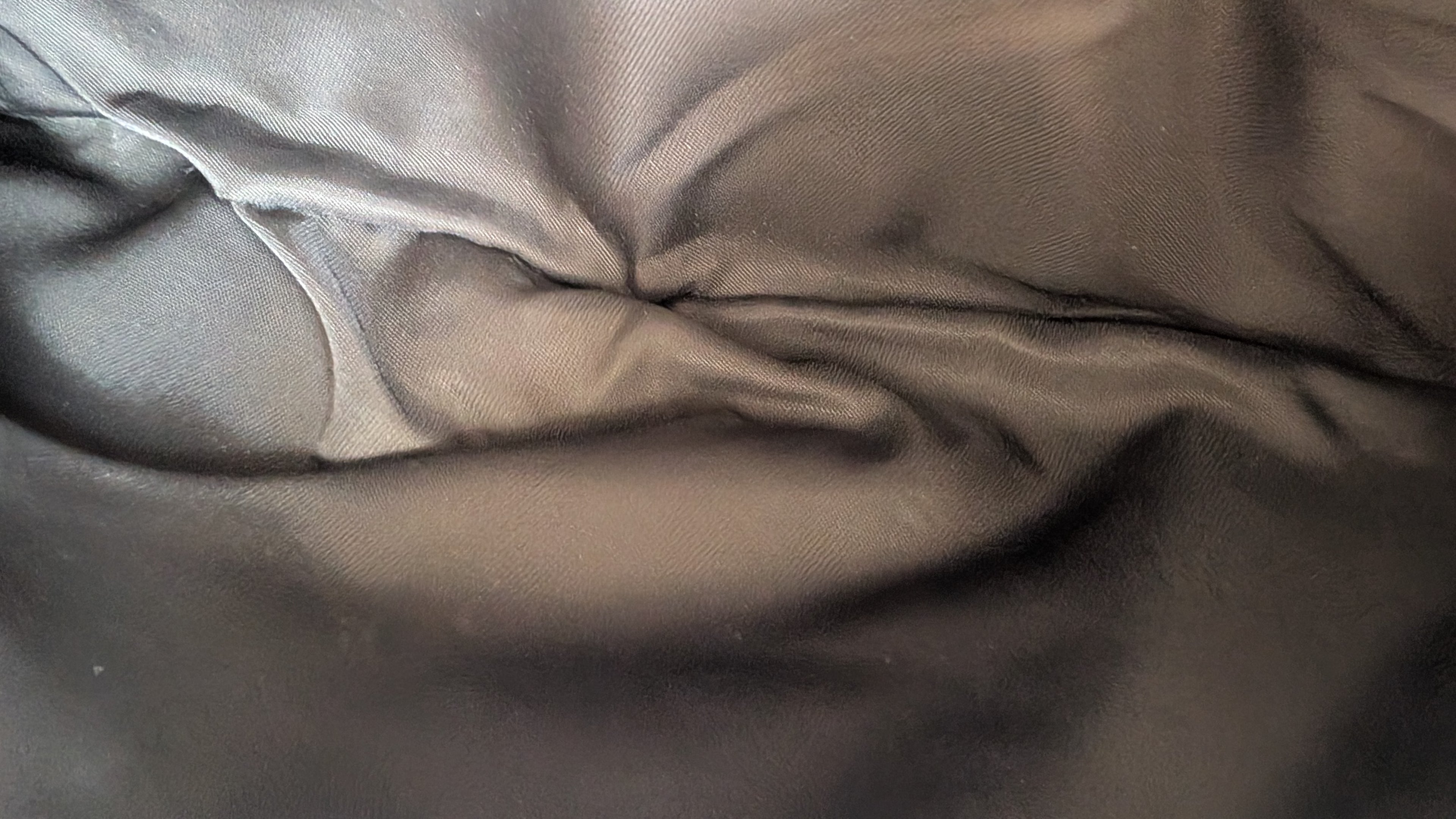 inside condition for Pre-Owned Gucci Beige Leather Pouch Clutch