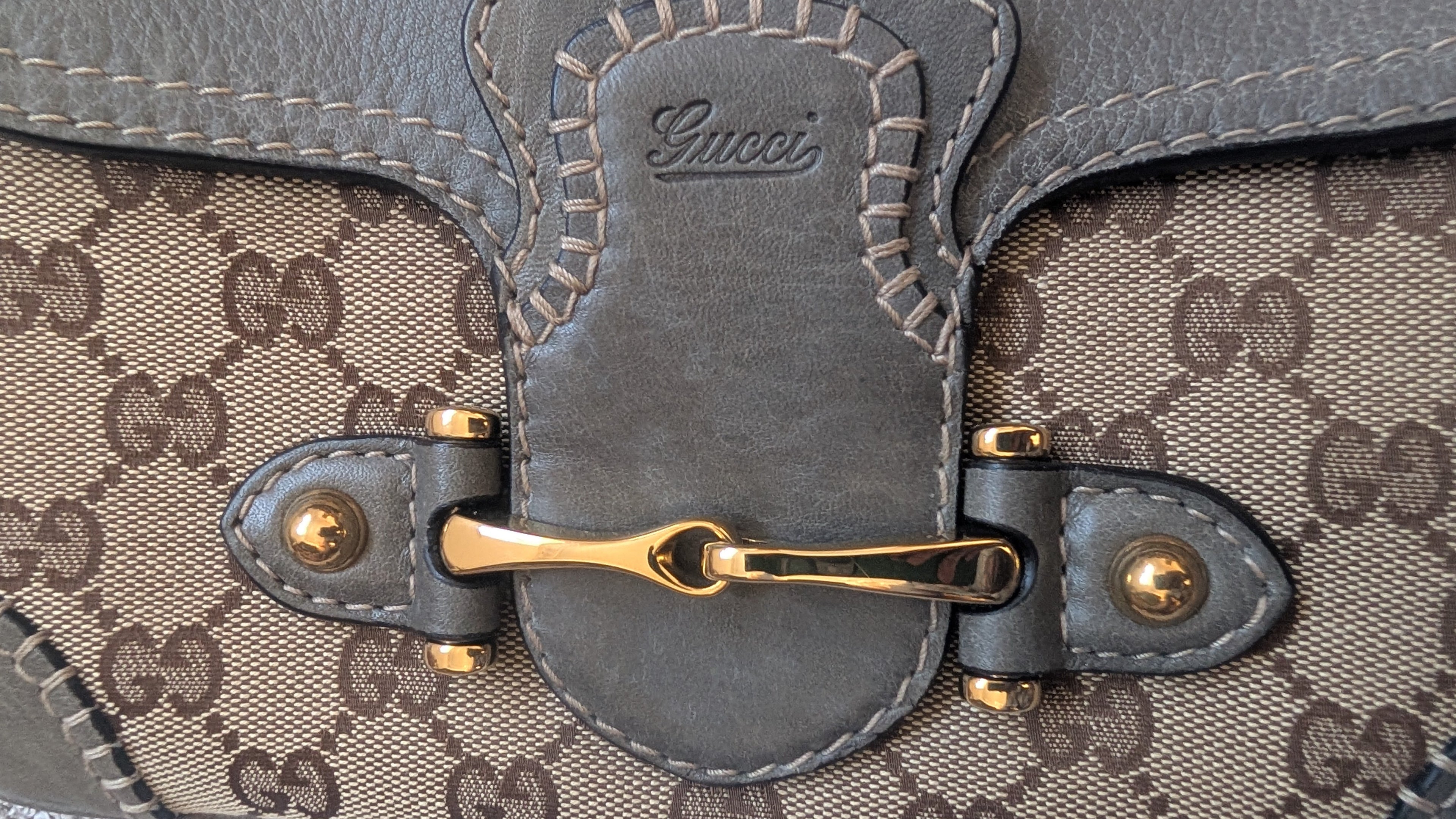 hard ware horsit gold Pre-owned Gucci Pelham Monogram Canvas Clutch