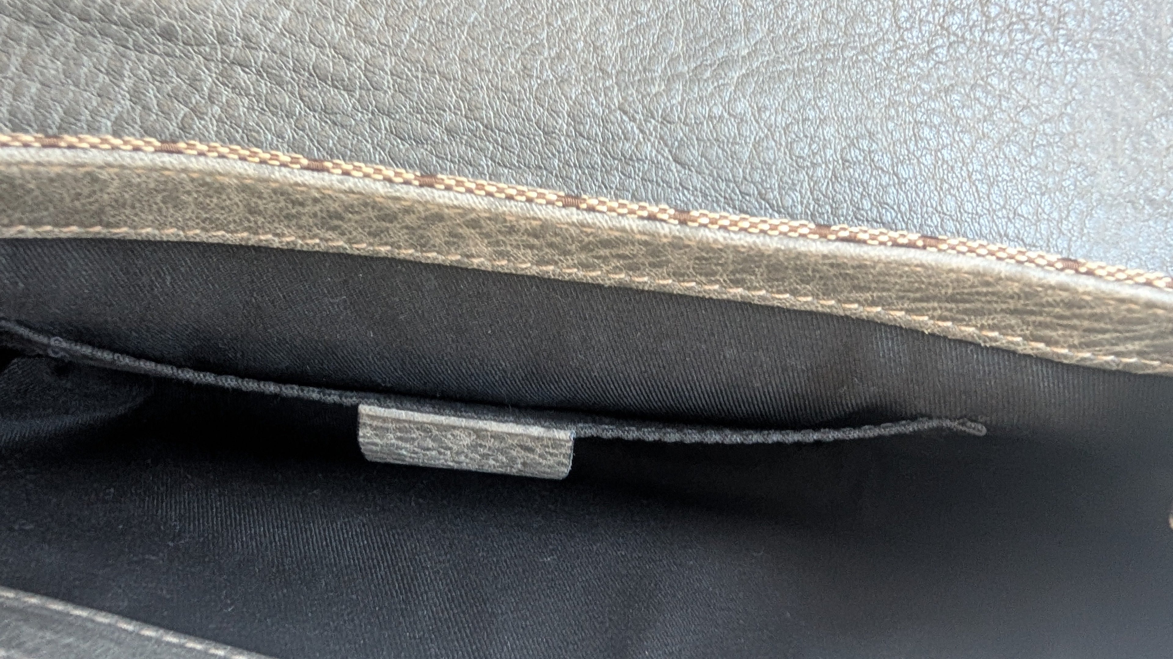 inside of Pre-owned Gucci Pelham Monogram Canvas Clutch