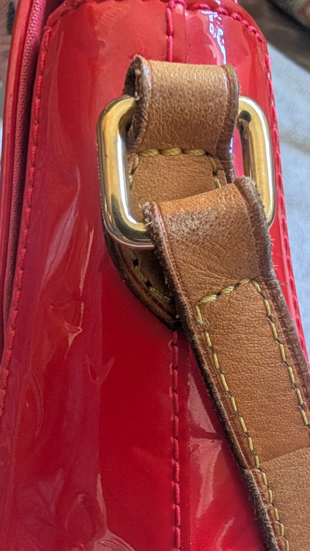 showing strap condition Pre-owned Louis Vuitton Bellflower Red Bag