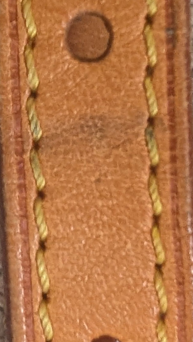 showing wear on strap Pre-owned Louis Vuitton Bellflower Red Bag
