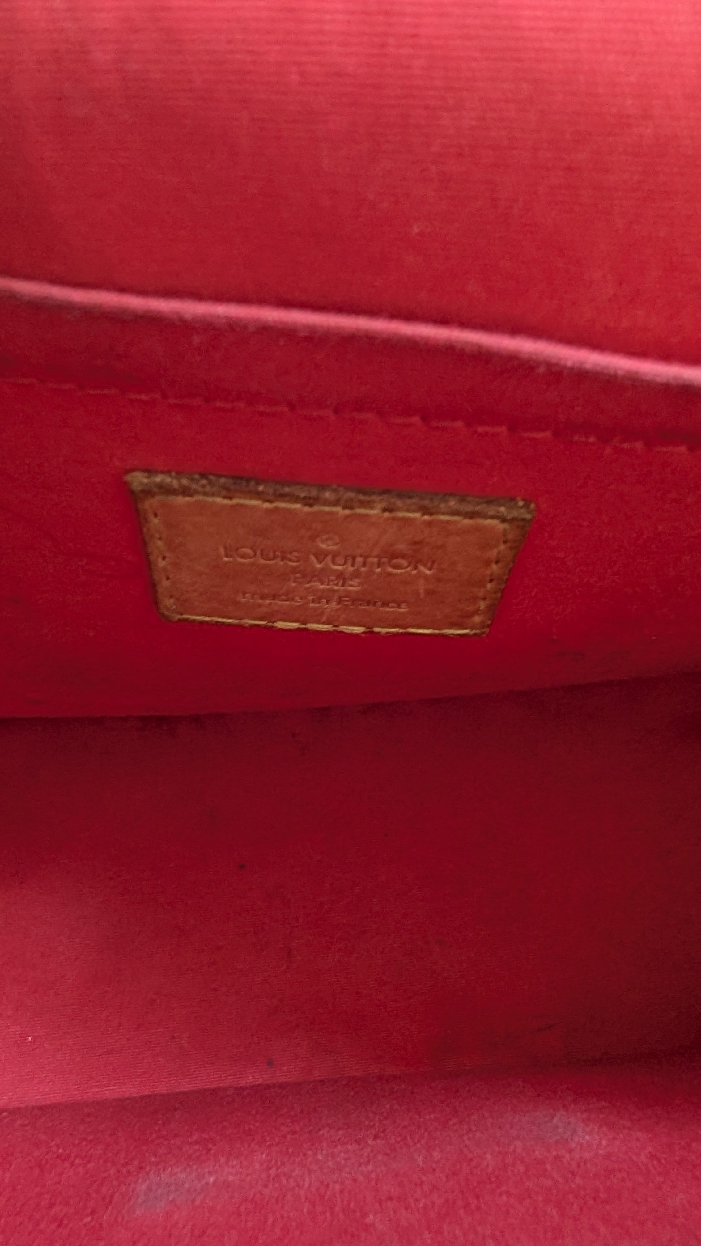 inside of Pre-owned Louis Vuitton Bellflower Red Bag