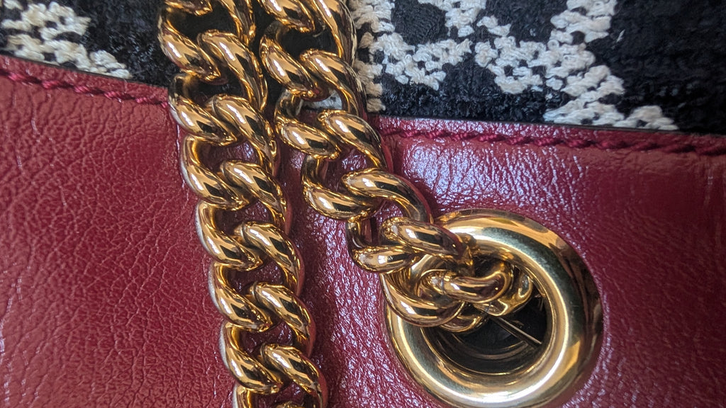 showing close view of strap Pre-owned Gucci Rajah Beige Interior Tote Large Black/Red/White GG Tweed