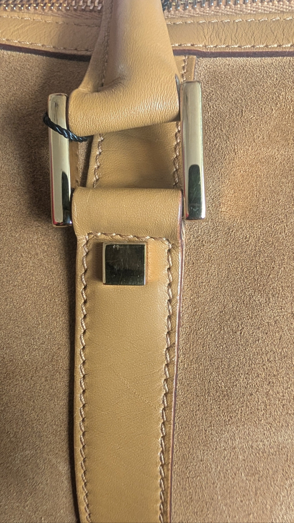 close up of handle hardware Pre-Owned Gucci Mustard Brown Suede Boston Bag 