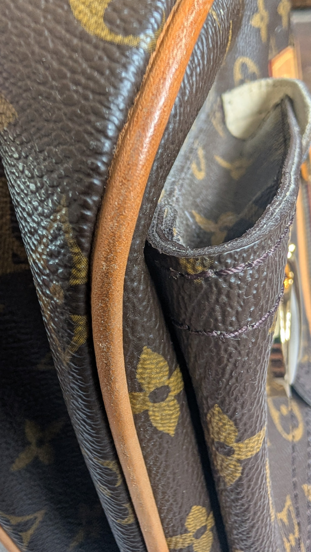 corner 3 Pre-Owned Louis Vuitton Hudson GM Monogram