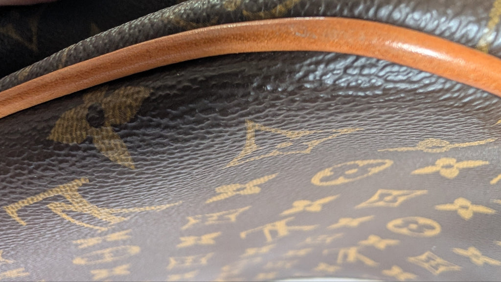 one corner of Pre-Owned Louis Vuitton Hudson GM Monogram