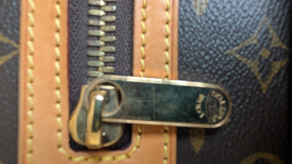 showing zip Pre-Owned Louis Vuitton Hudson GM Monogram