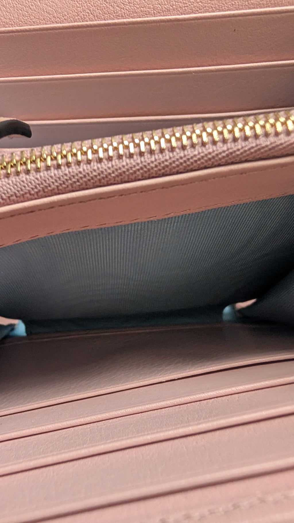 another close up Pre-Owned Gucci Blondie Medium Chain Wallet Pink