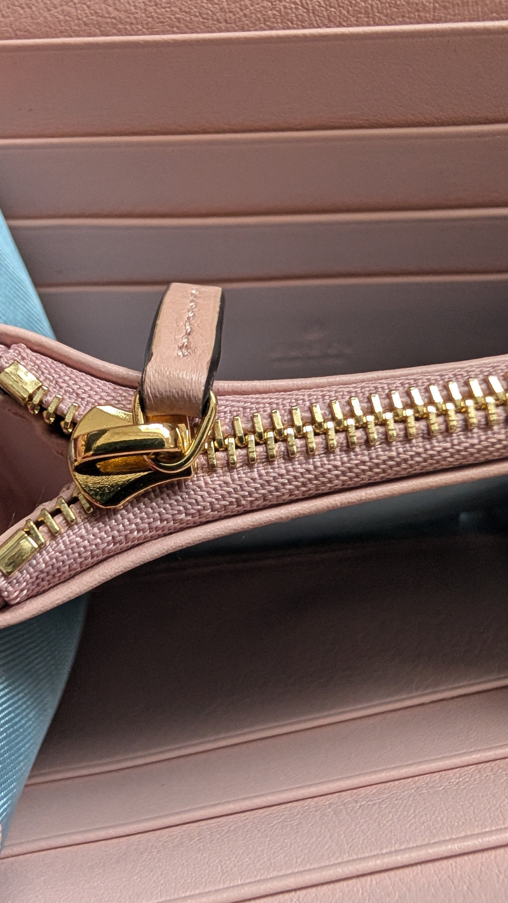 zip Pre-Owned Gucci Blondie Medium Chain Wallet Pink