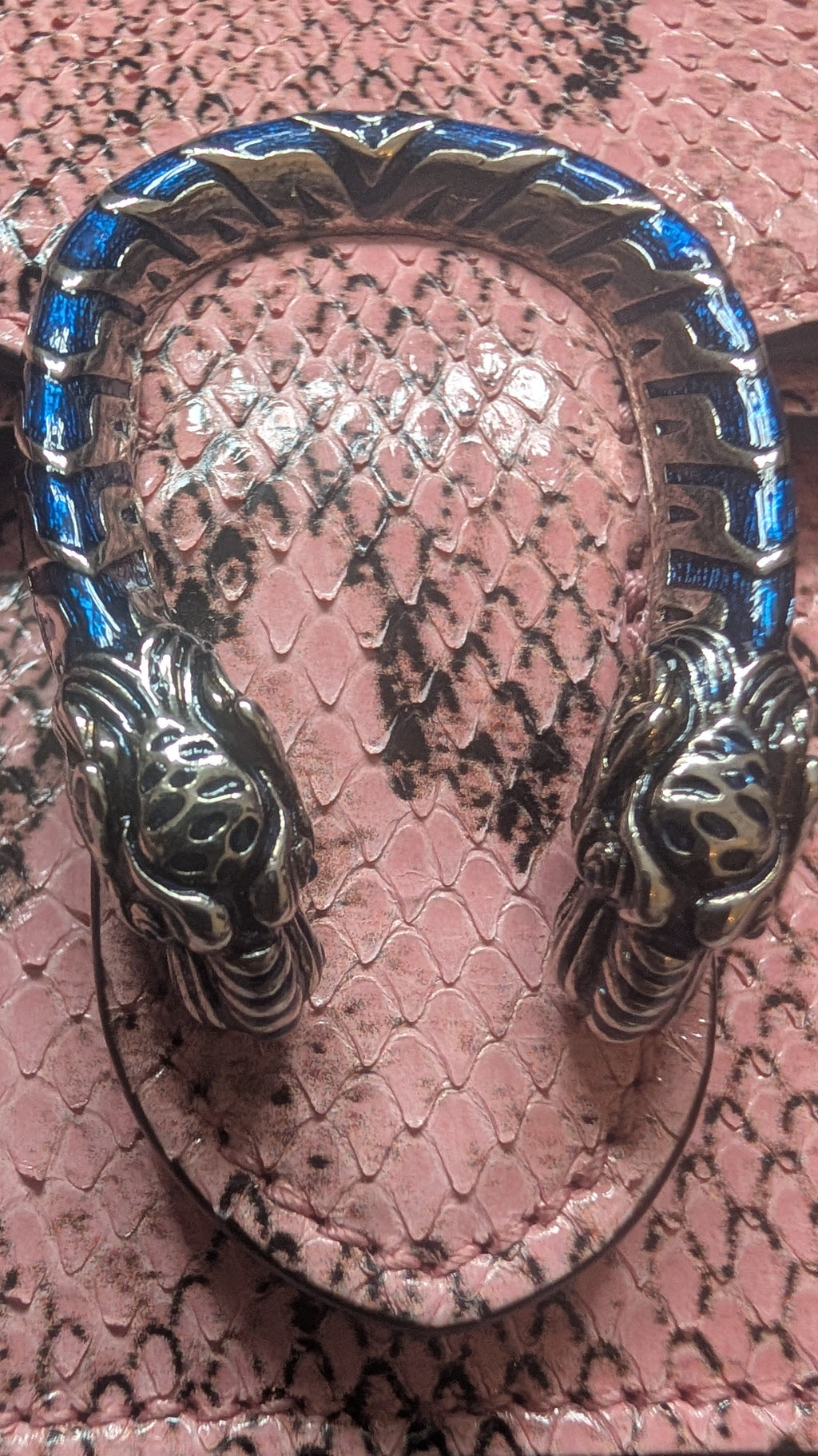 close up of blue dionysus clasp Pre-Owned Gucci Dionysus Python Mini Pink Bag