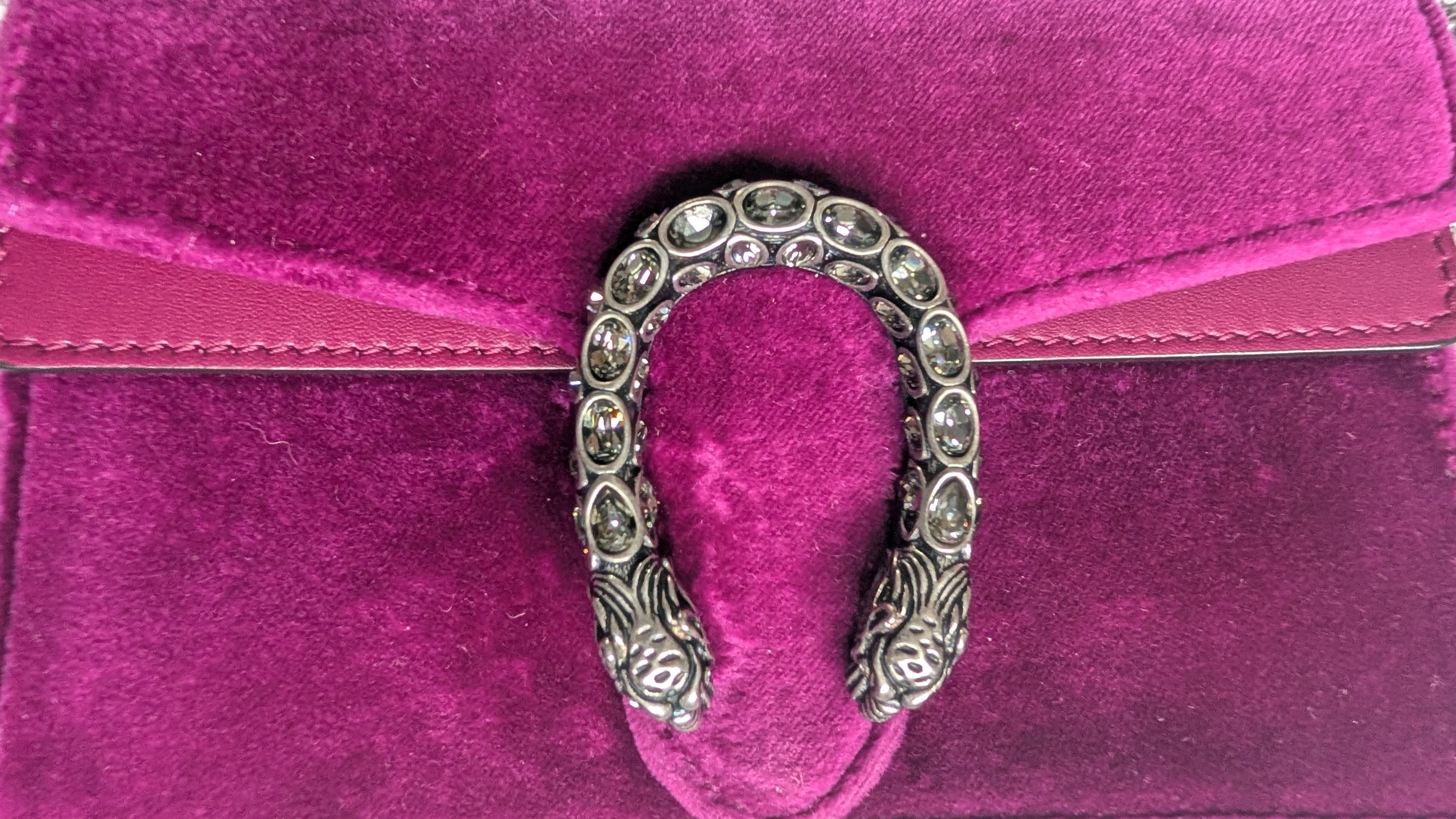 showing stone missing Pre-Owned Gucci Dionysus Mini Purple Velvet Leather Crossbody Shoulder Bag.