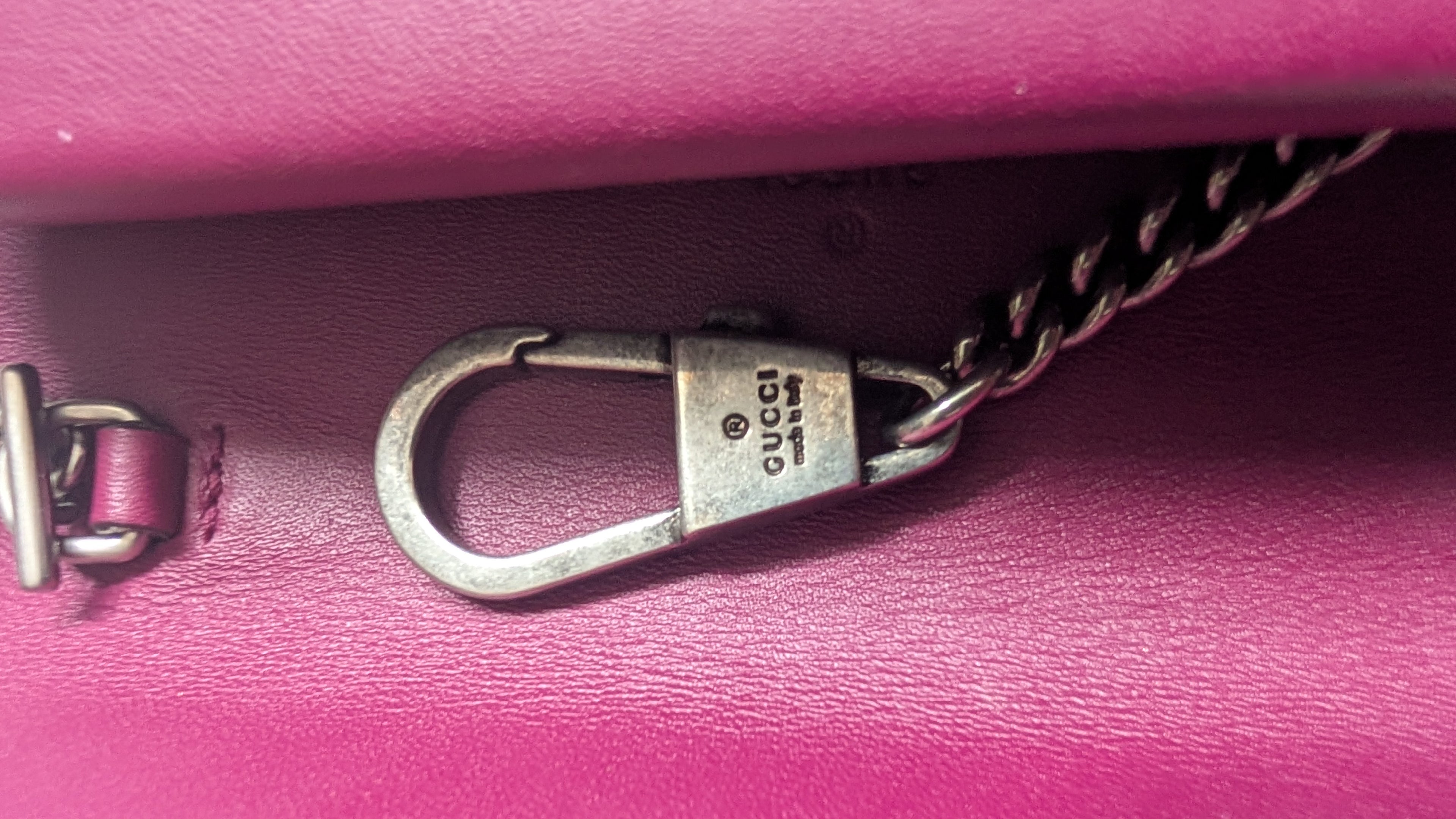 gucci silver clasp Gucci Dionysus Mini Chain bag in
purple velvet 