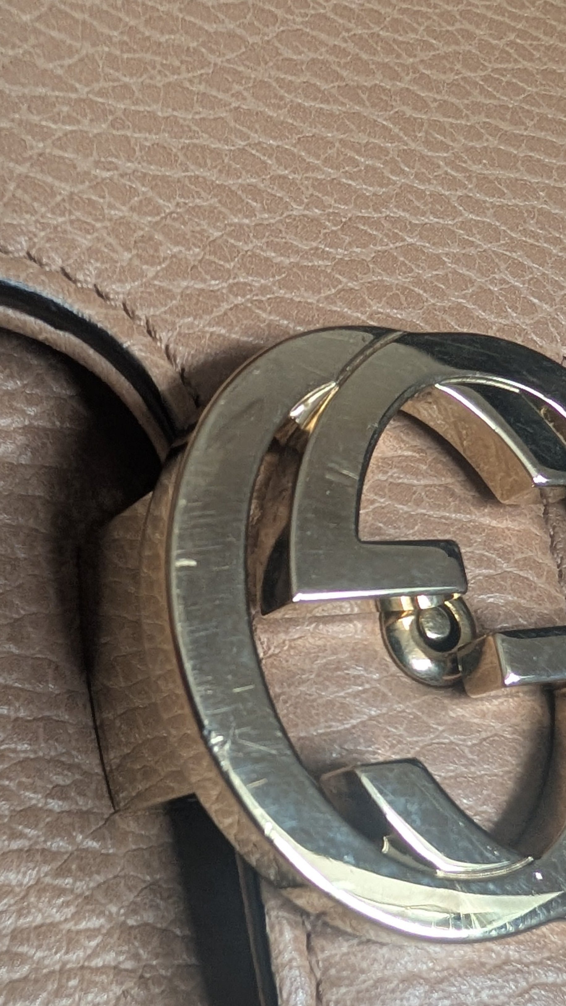 showing mark Pre-owned Beige Gucci Interlocking GG handbag