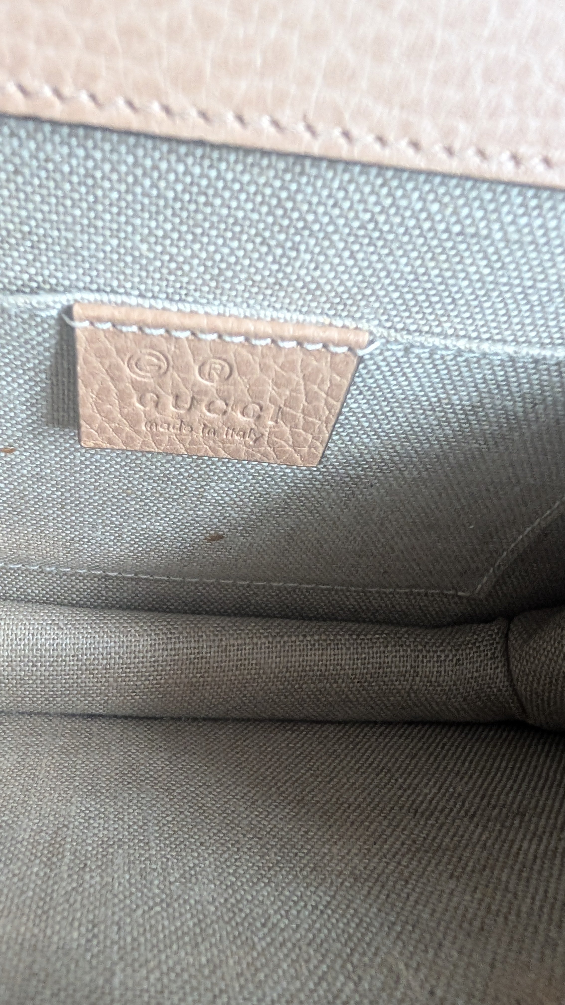 gucci leather label Pre-owned Beige Gucci Interlocking GG handbag