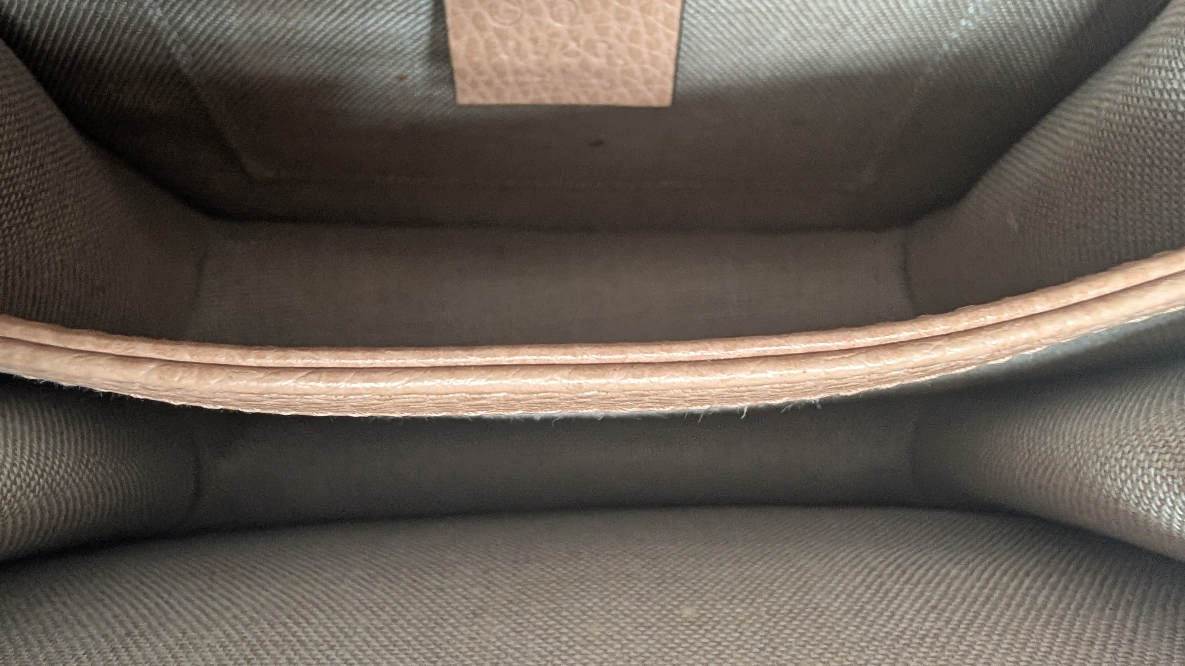 inside condition Pre-owned Beige Gucci Interlocking GG handbag