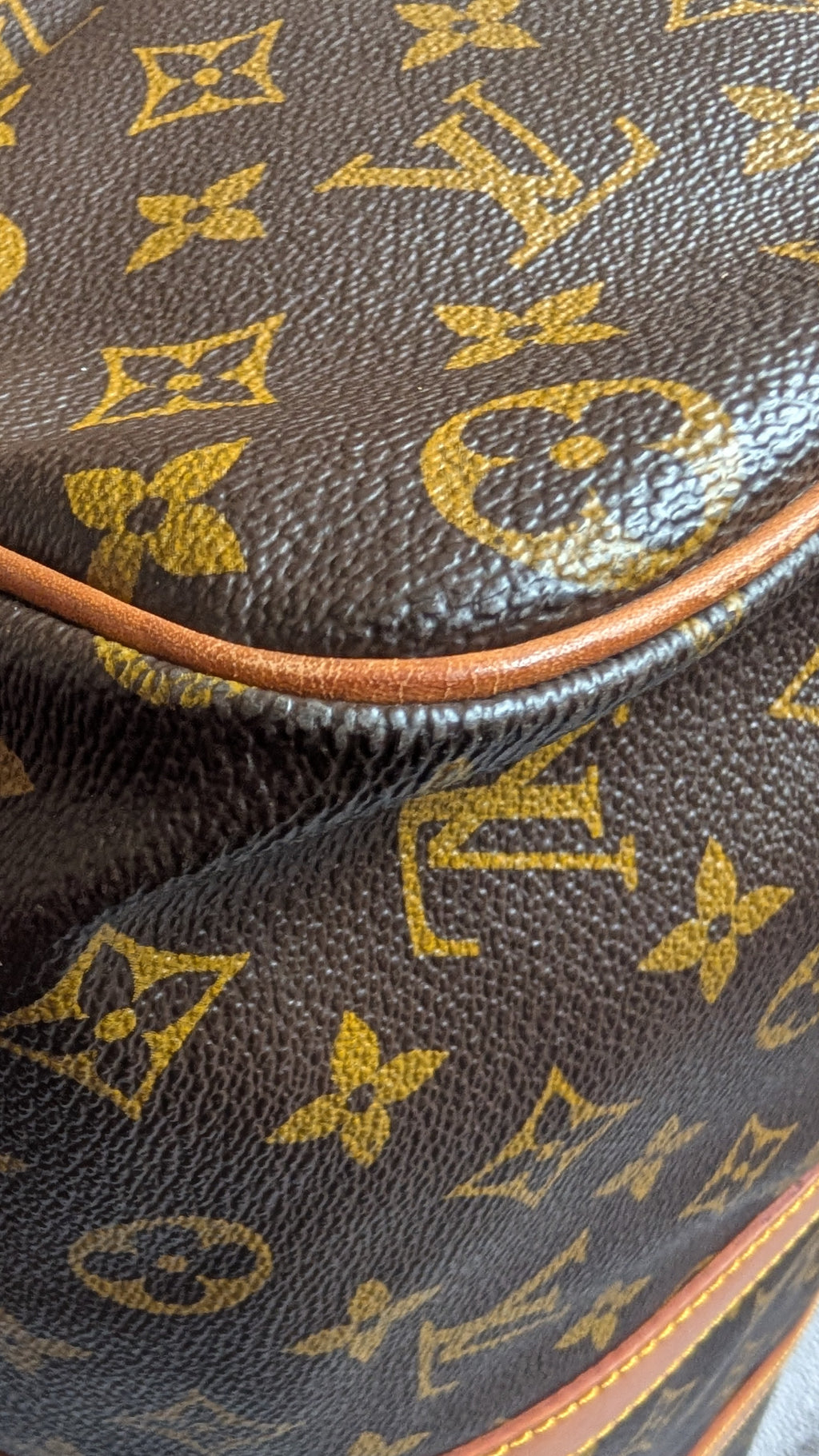 coner 3 Pre-Owned Louis Vuitton Keepall 45 Sac Souple Model Duffle bag