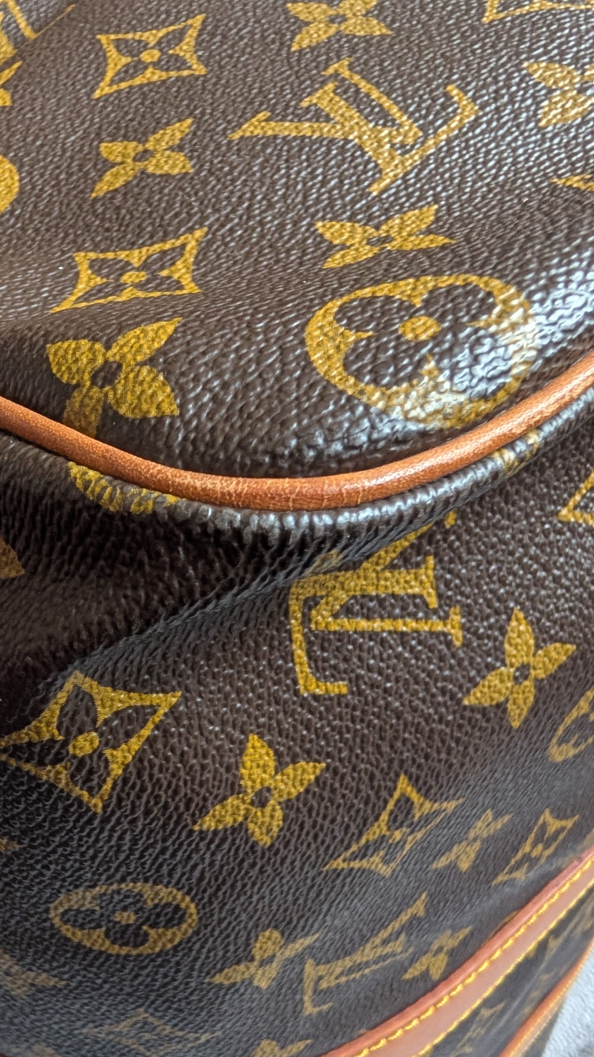 coner 3 Pre-Owned Louis Vuitton Keepall 45 Sac Souple Model Duffle bag