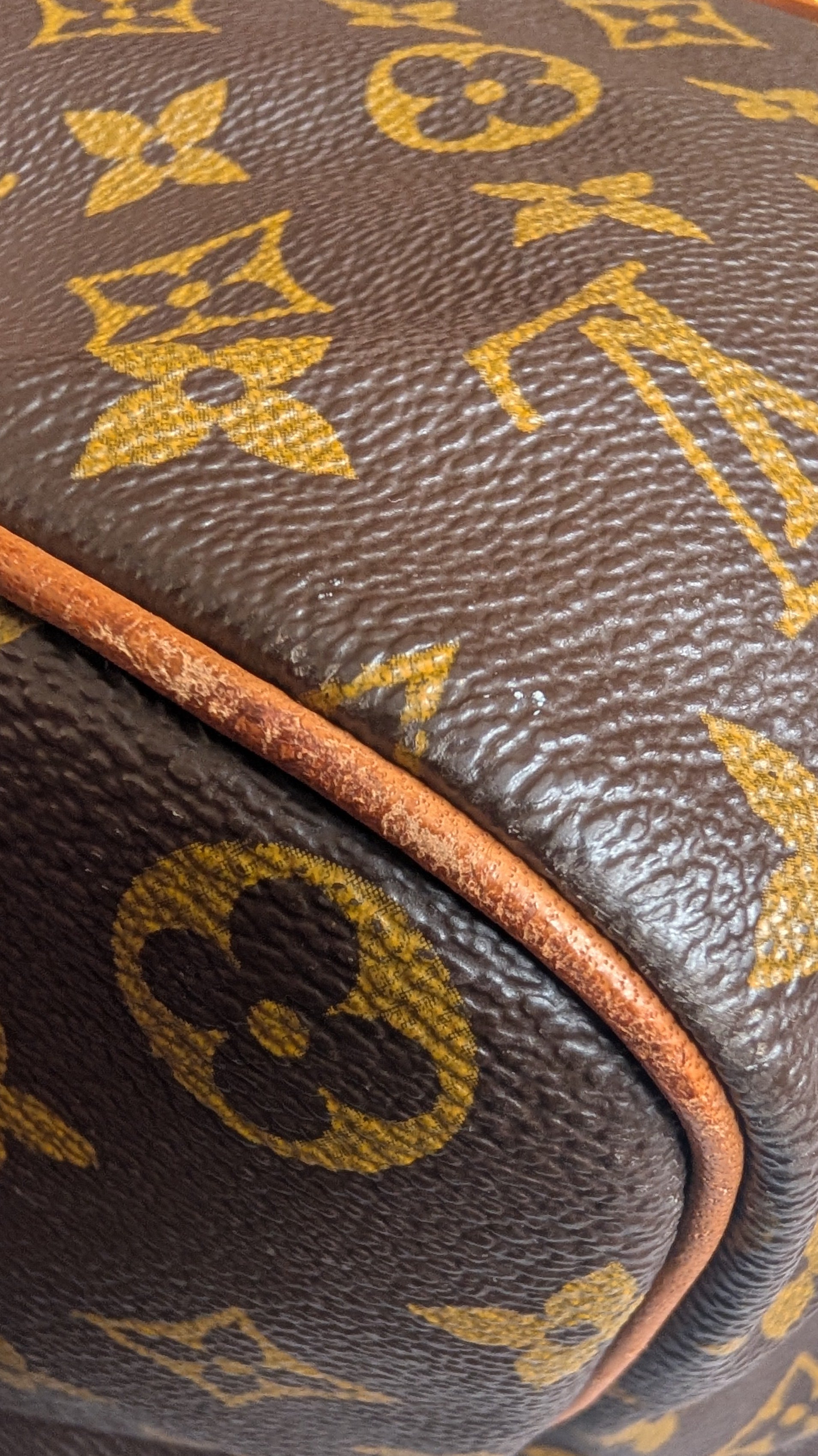 corner 1 condition Pre-Owned Louis Vuitton Keepall 45 Sac Souple Model Duffle bag