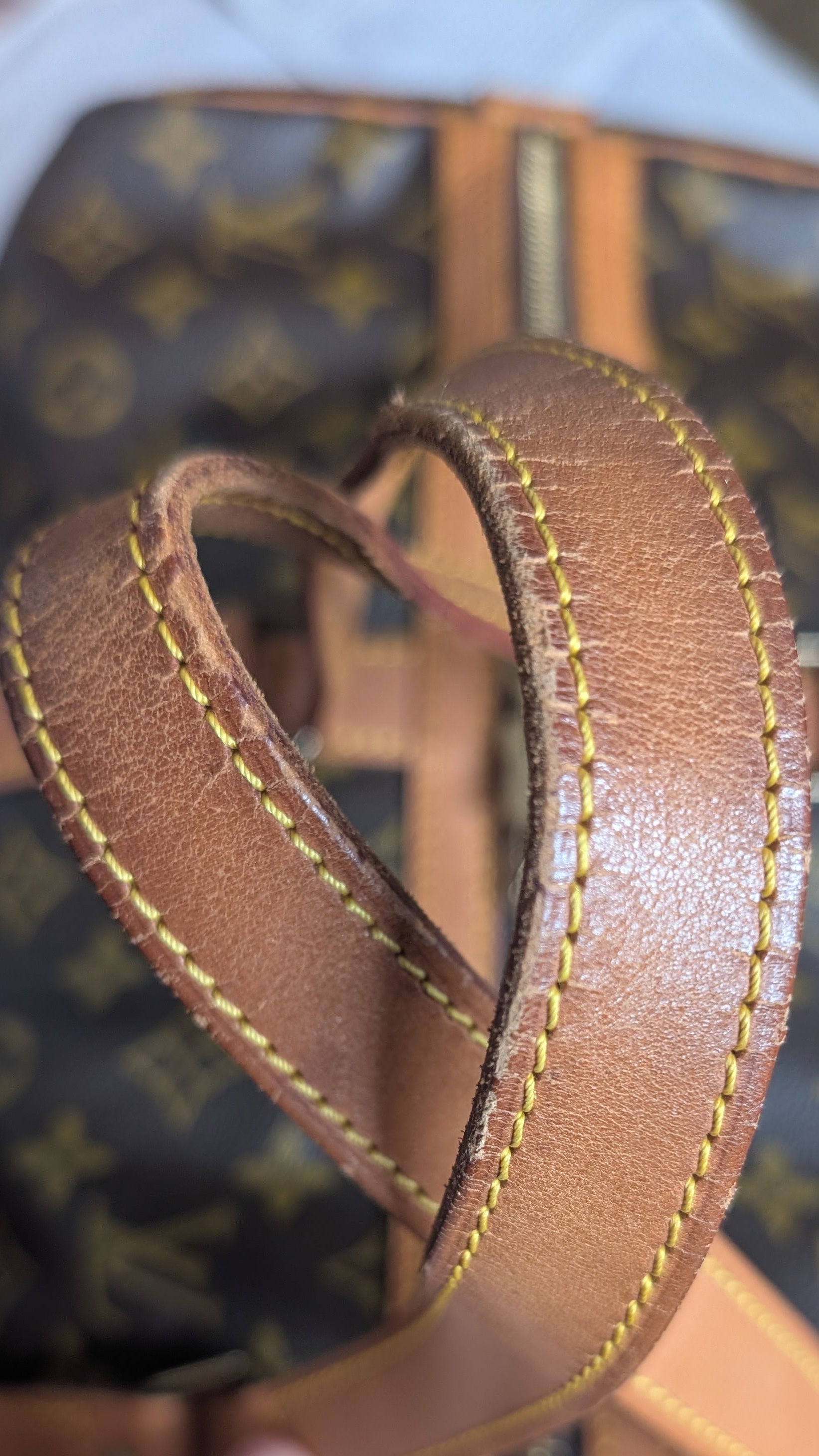 handle condition Pre-Owned Louis Vuitton Keepall 45 Sac Souple Model Duffle bag